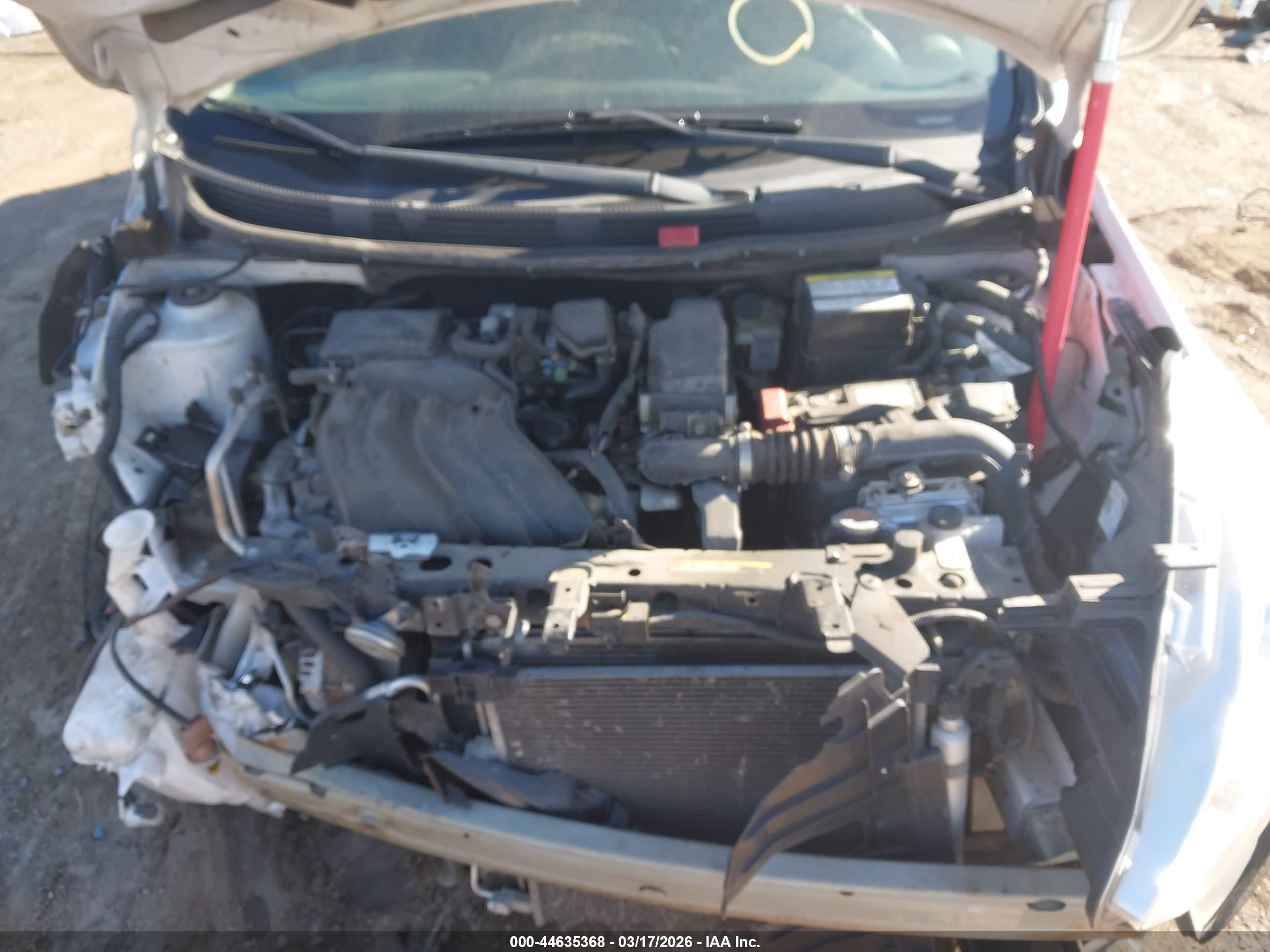 NISSAN VERSA image 10