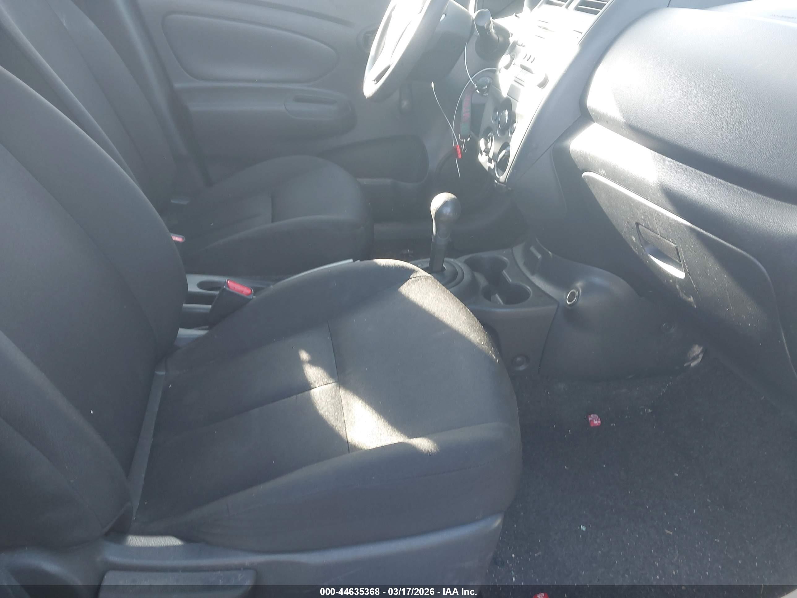 NISSAN VERSA image 5