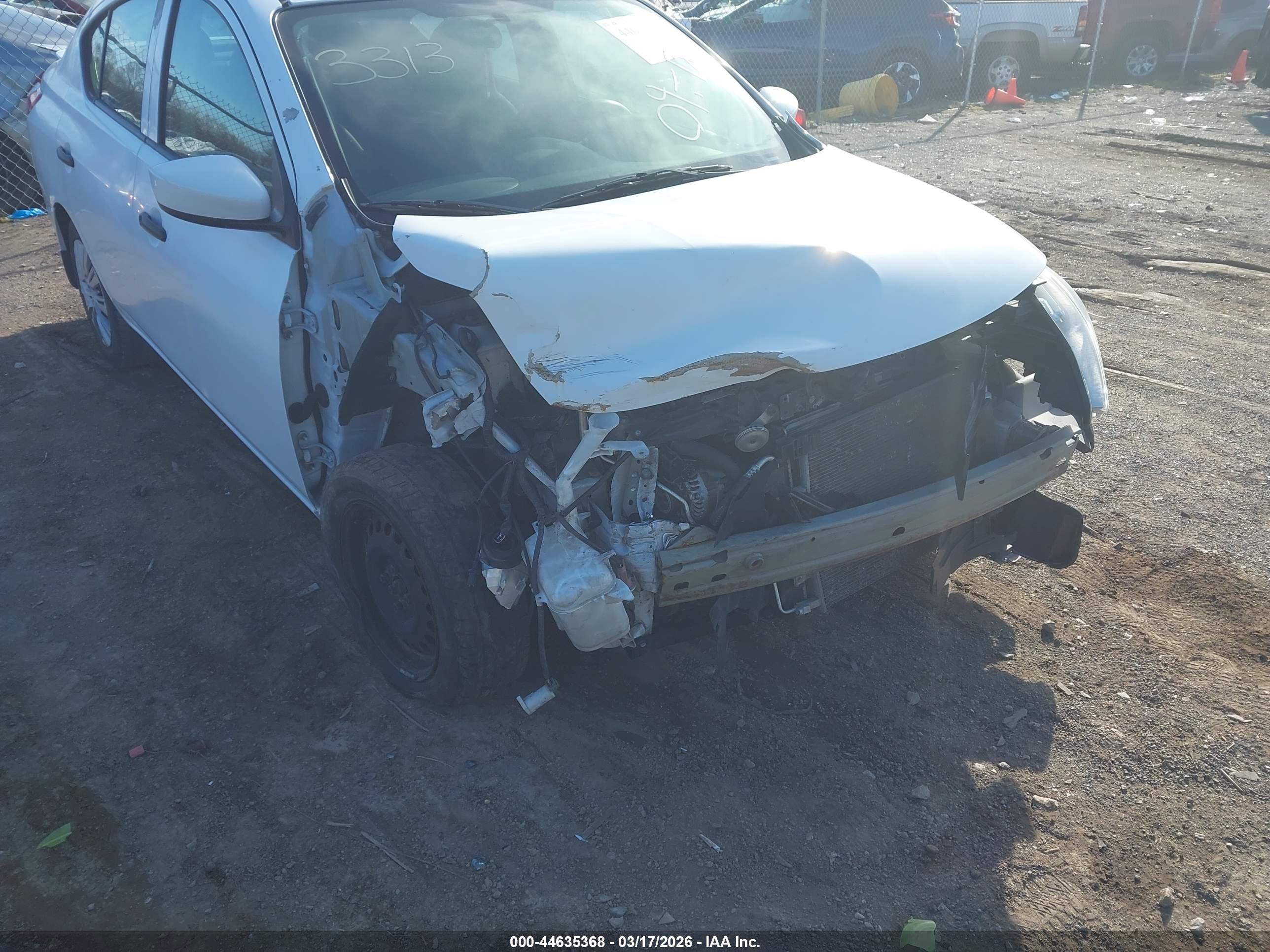 NISSAN VERSA image 6