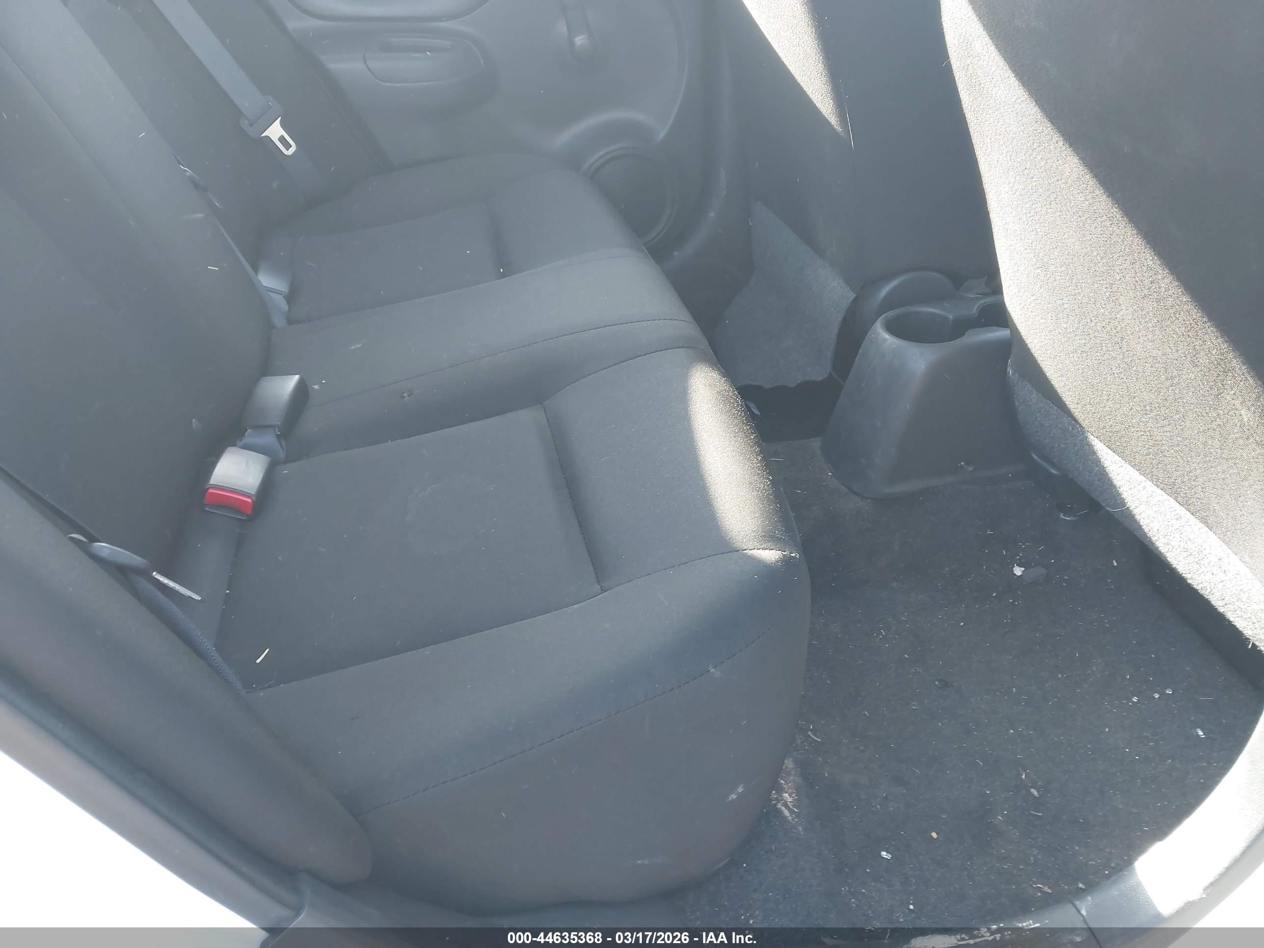 NISSAN VERSA image 8