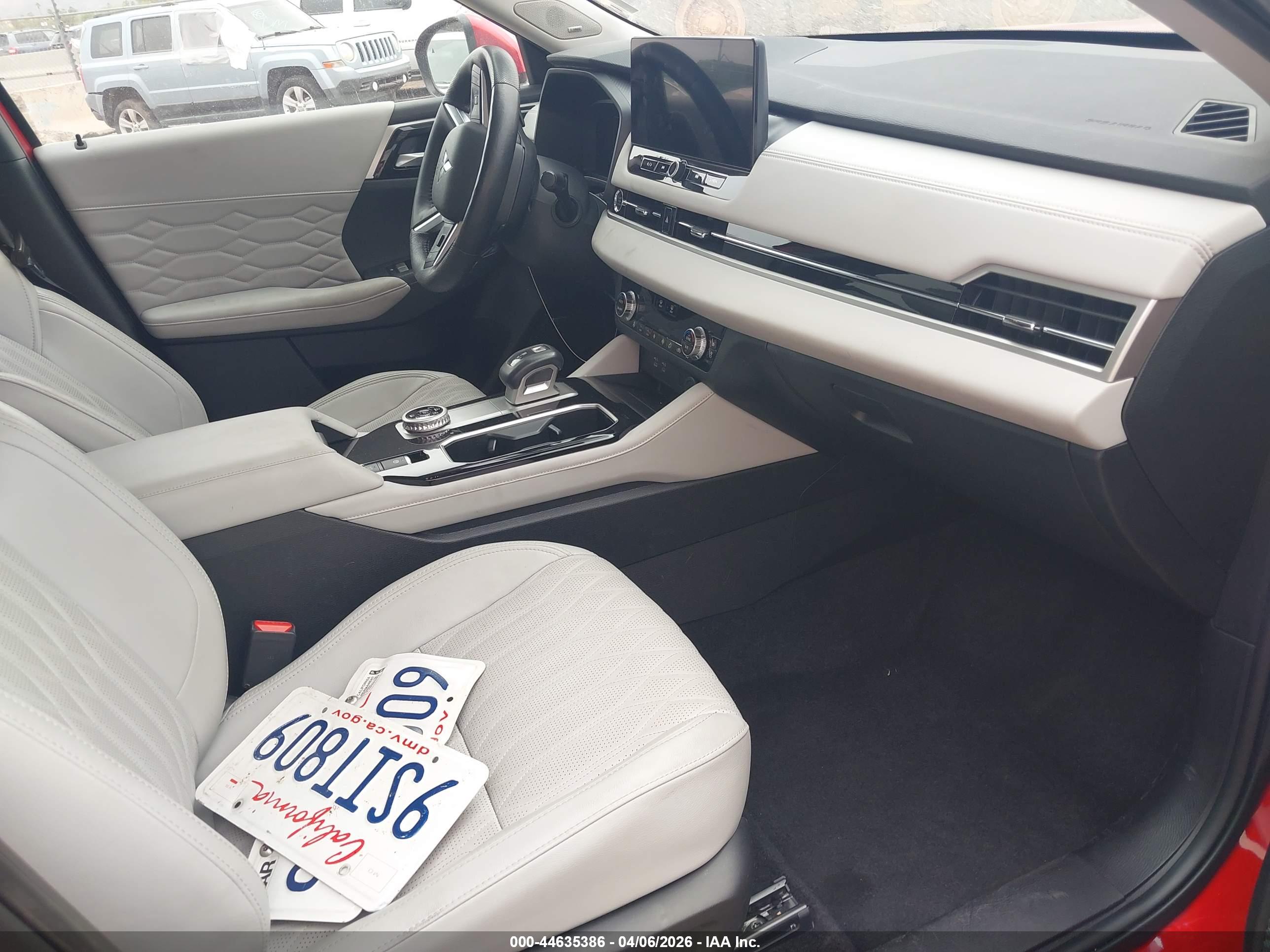 MITSUBISHI OUTLANDER image 5