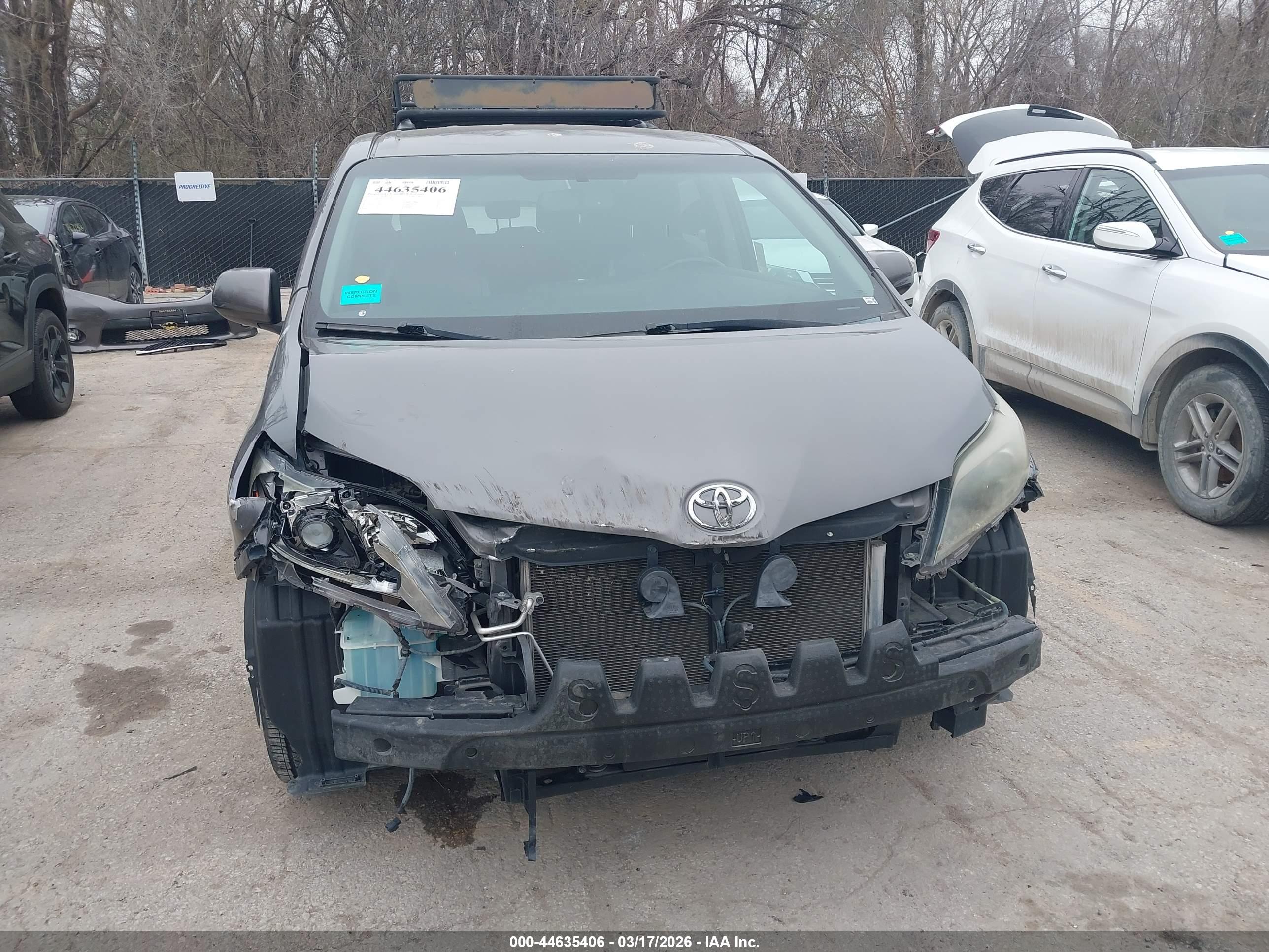 TOYOTA SIENNA image 6