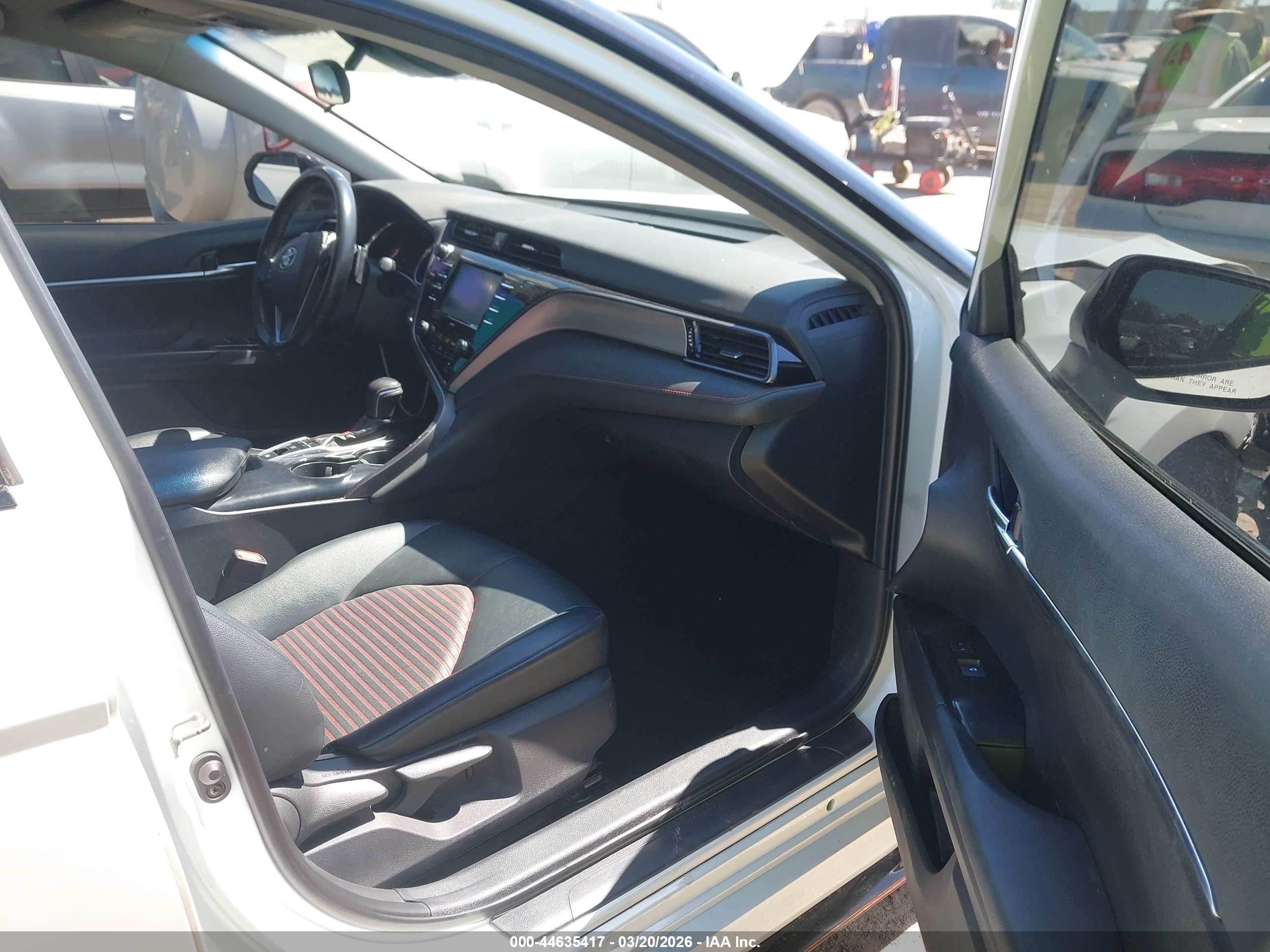 TOYOTA CAMRY image 5