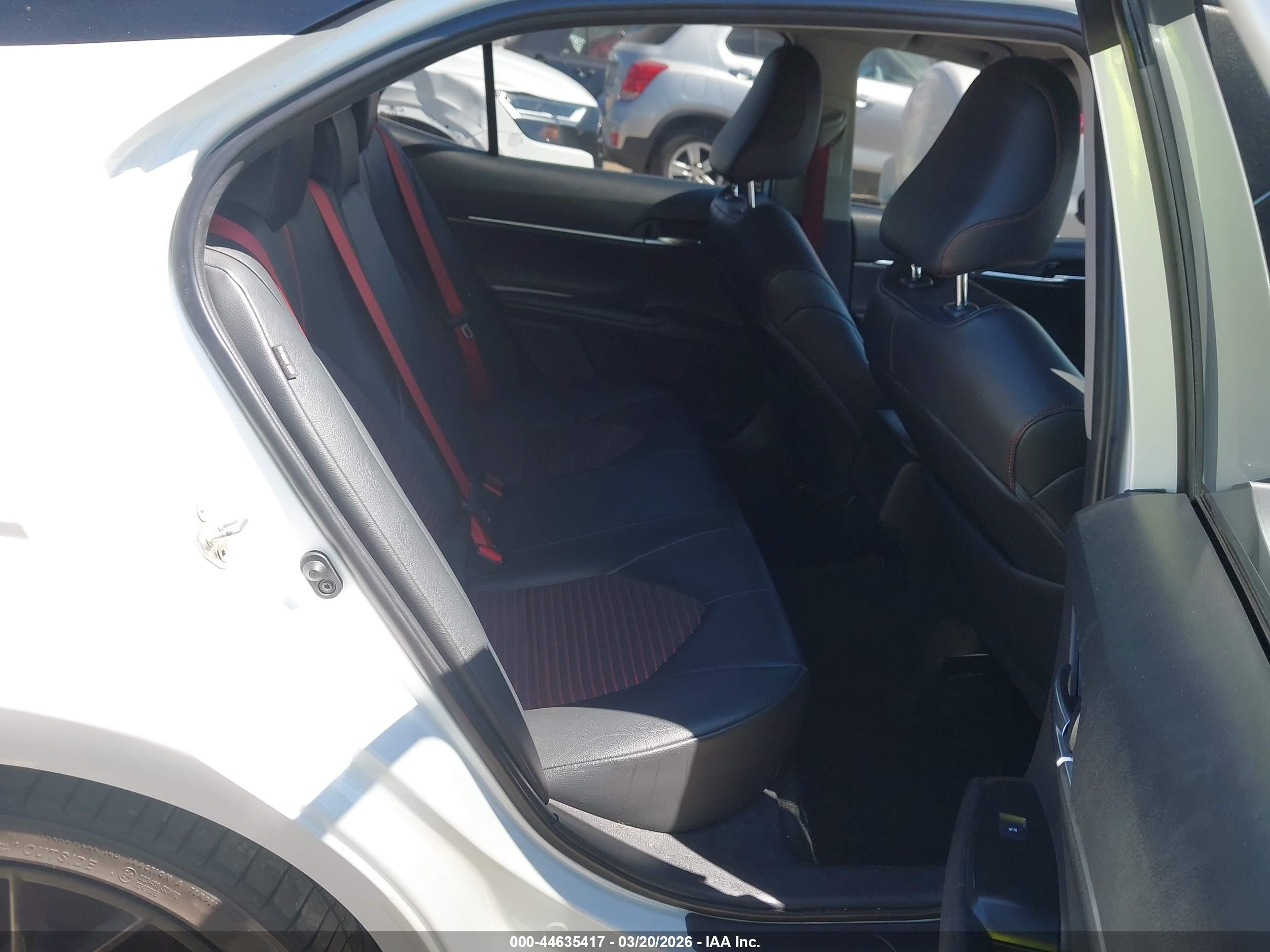 TOYOTA CAMRY image 8