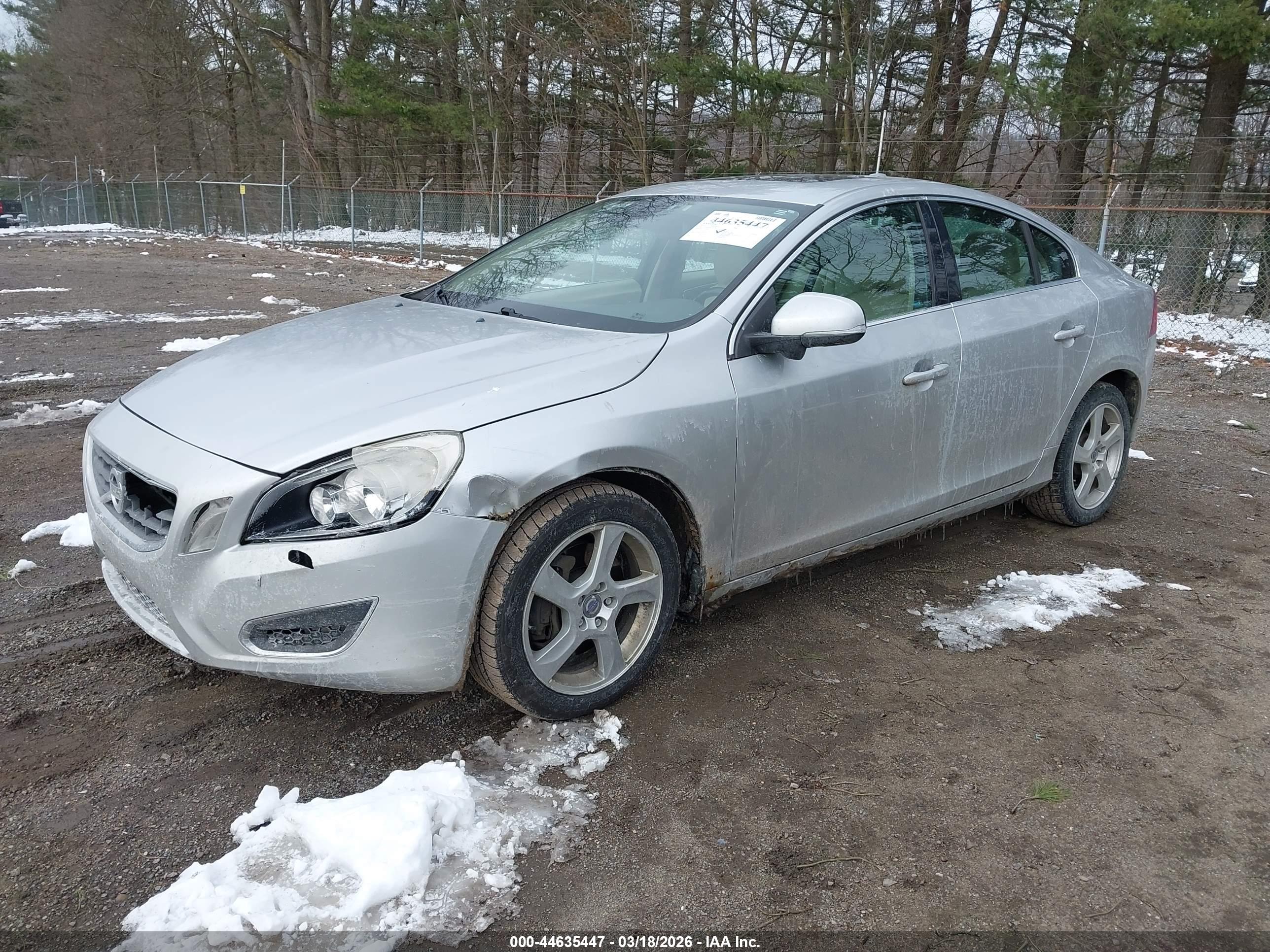 VOLVO S60 image 2