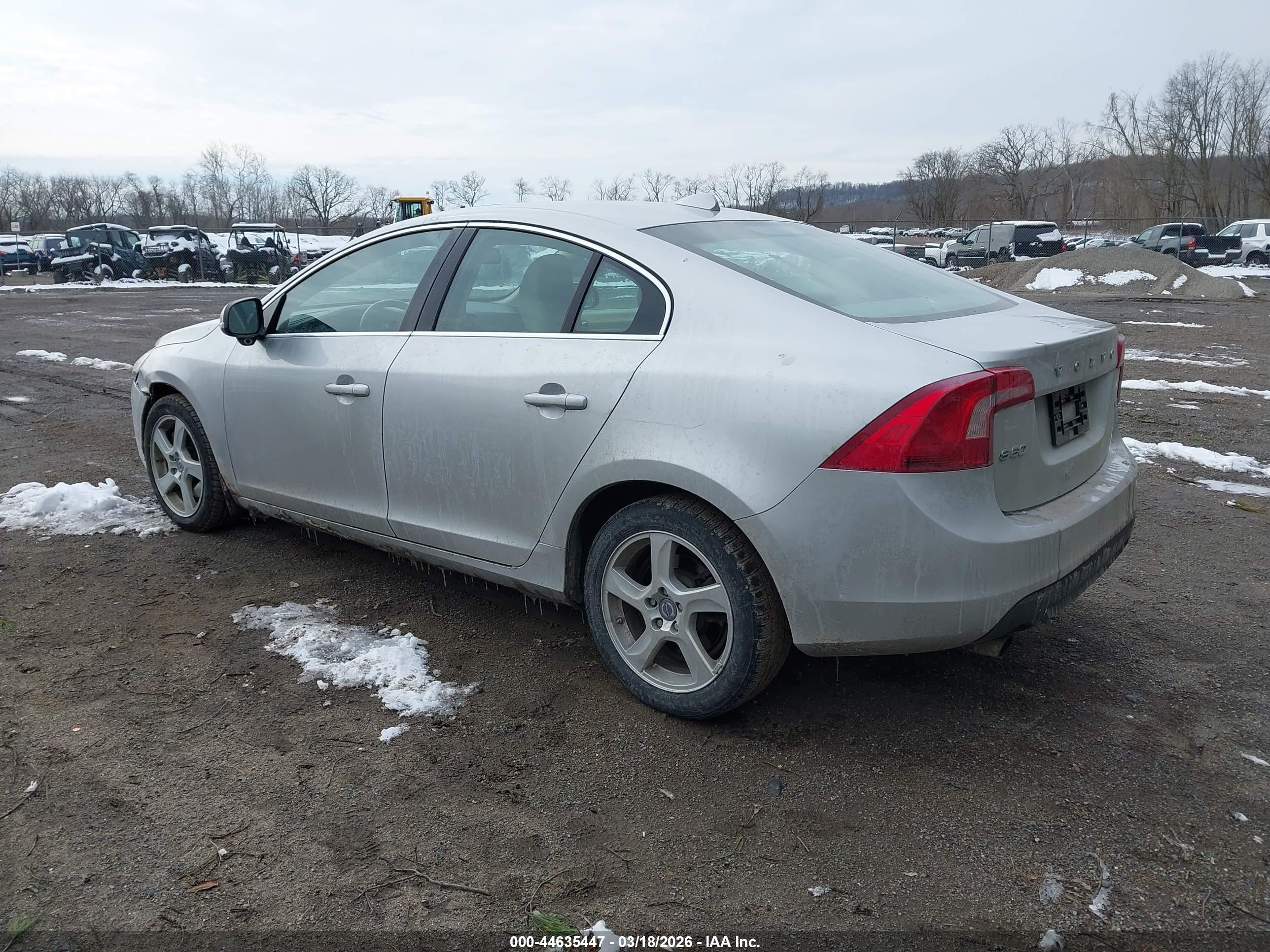 VOLVO S60 image 3