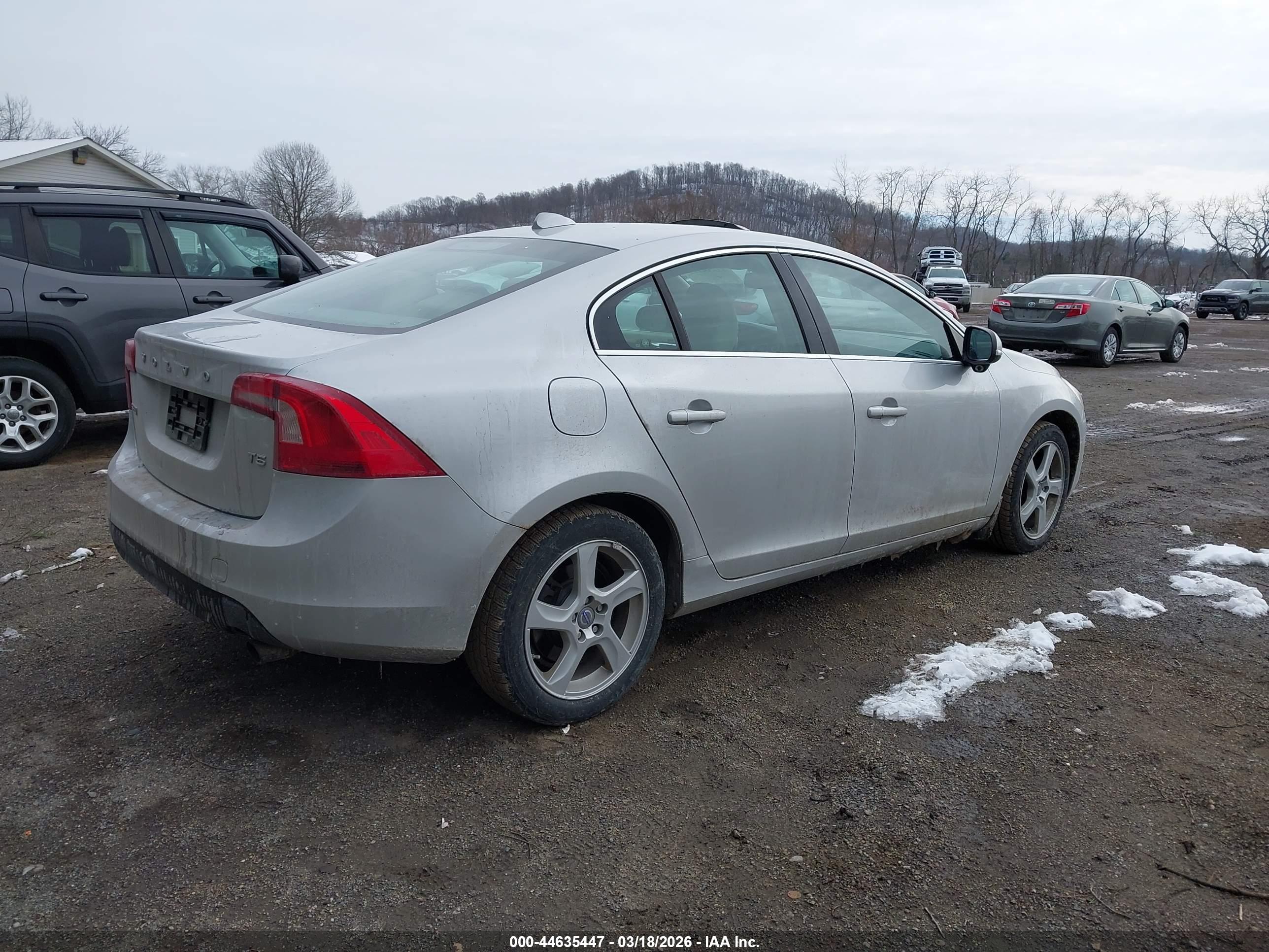 VOLVO S60 image 4