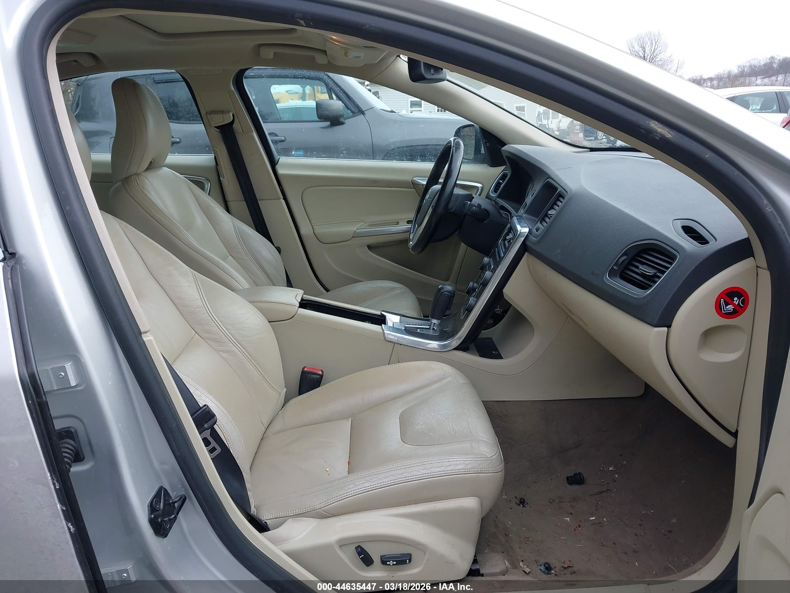 VOLVO S60 image 5