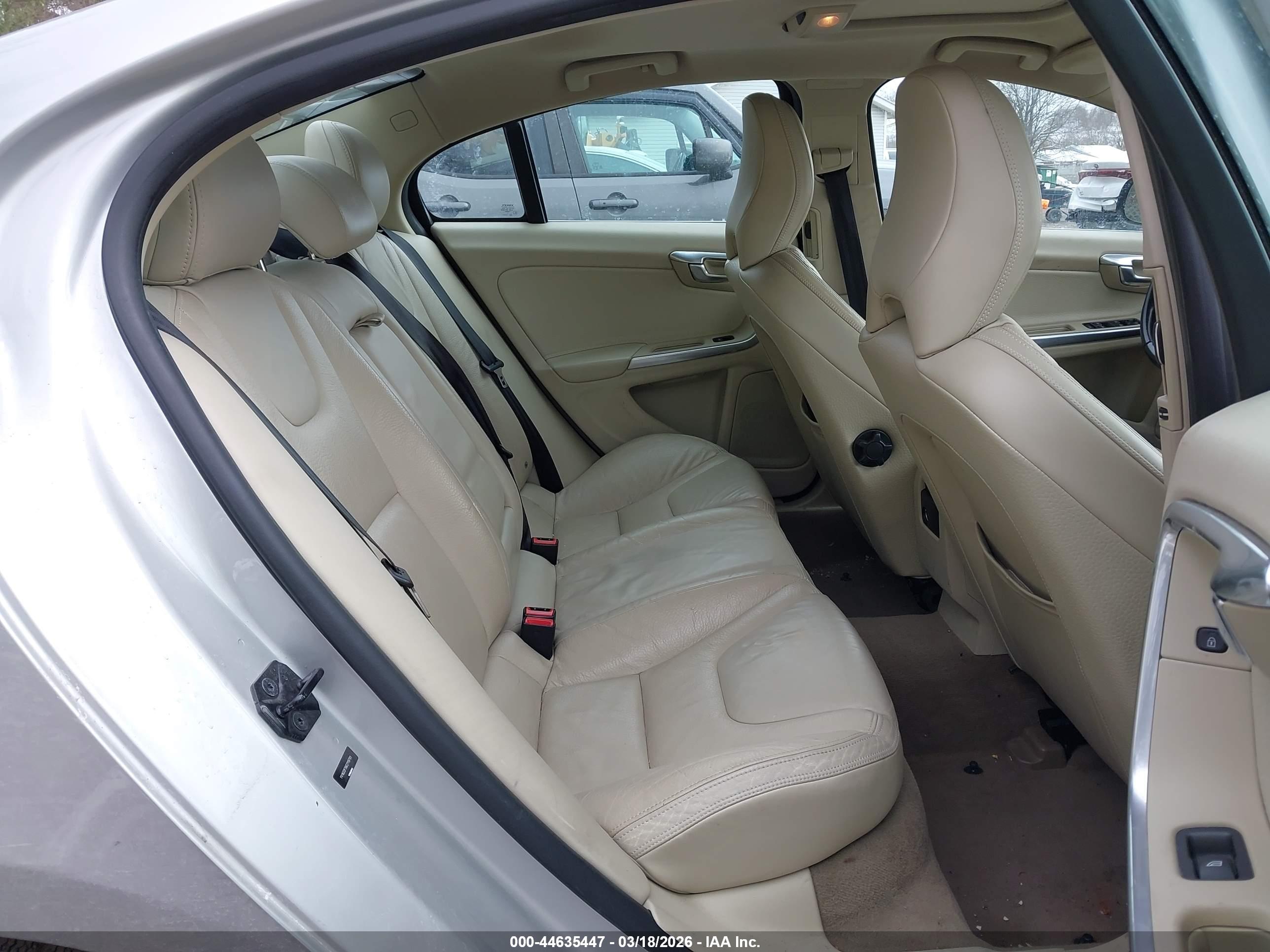 VOLVO S60 image 8