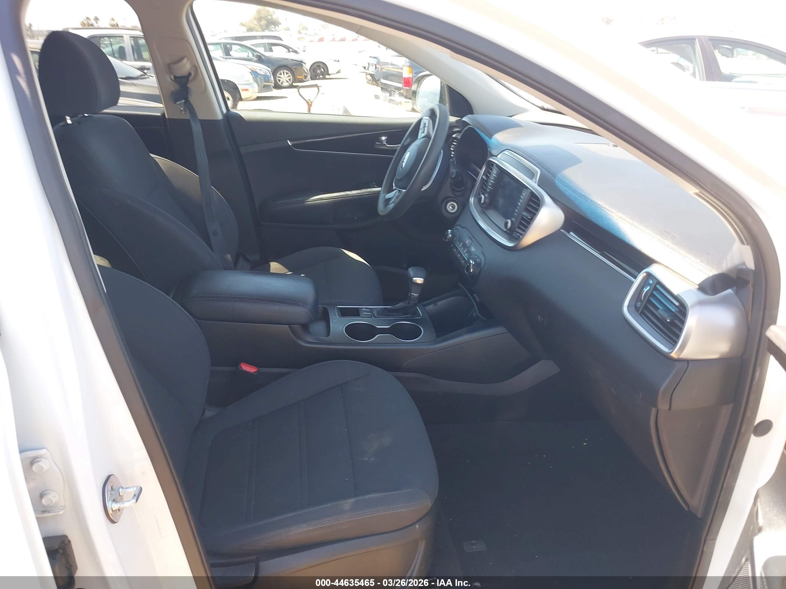 KIA SORENTO image 5