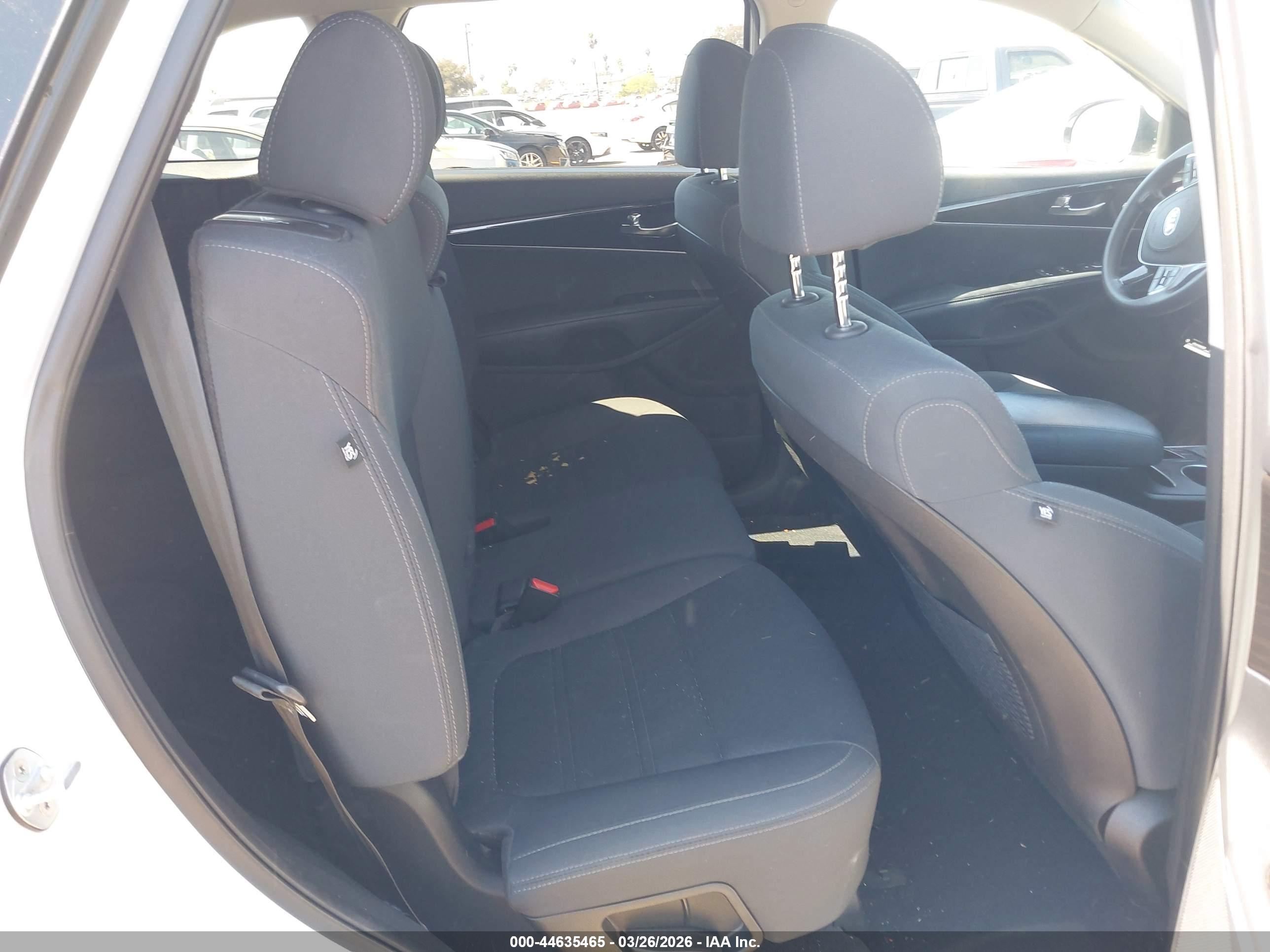 KIA SORENTO image 8