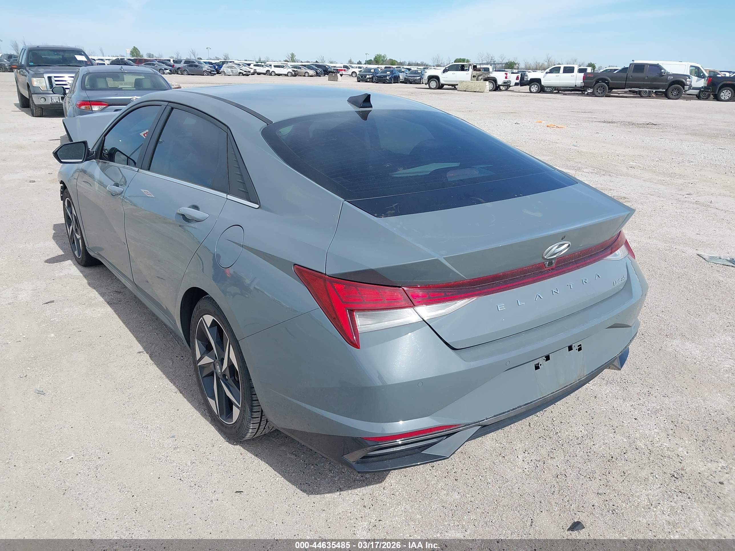 HYUNDAI ELANTRA image 3