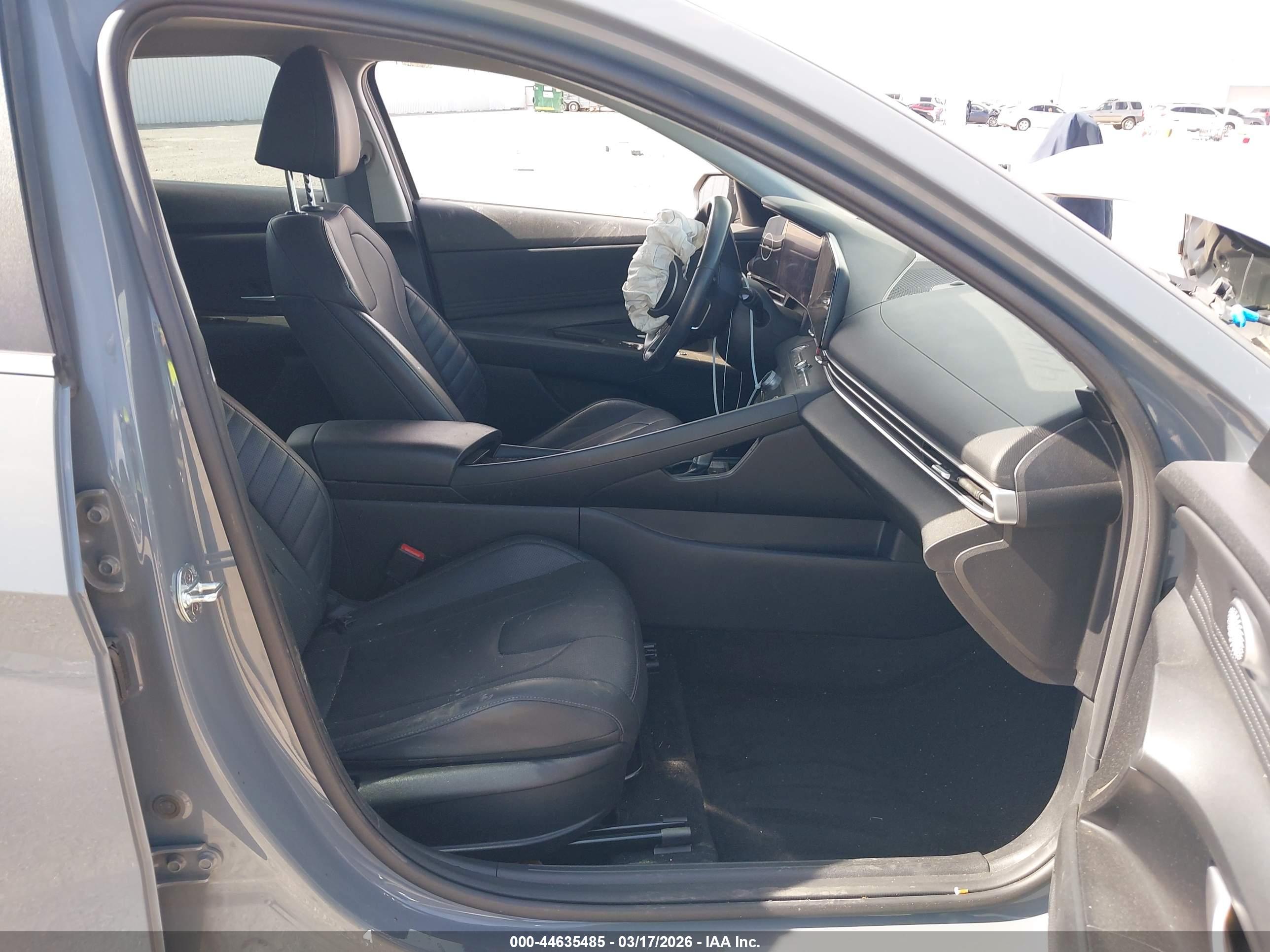 HYUNDAI ELANTRA image 5