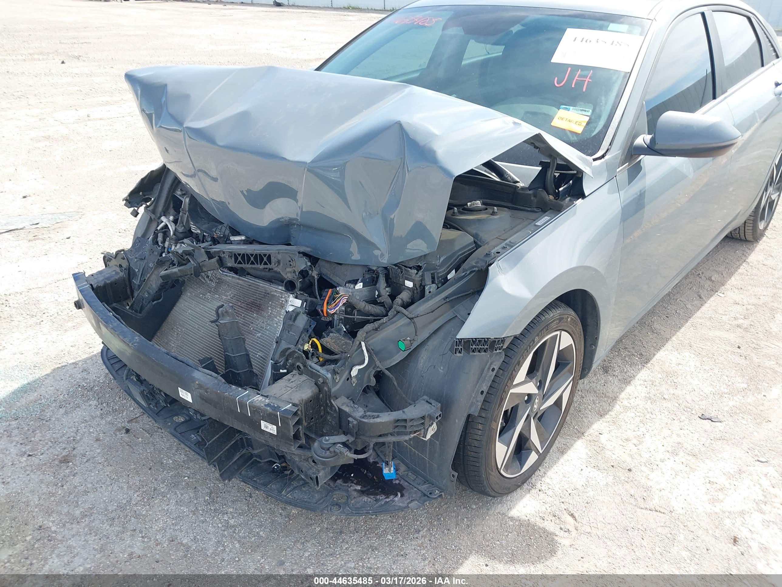 HYUNDAI ELANTRA image 6