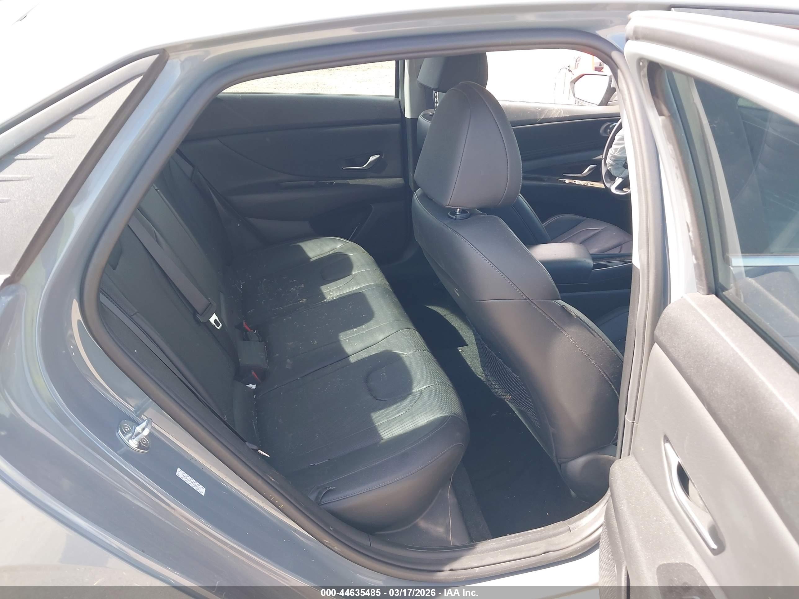 HYUNDAI ELANTRA image 8