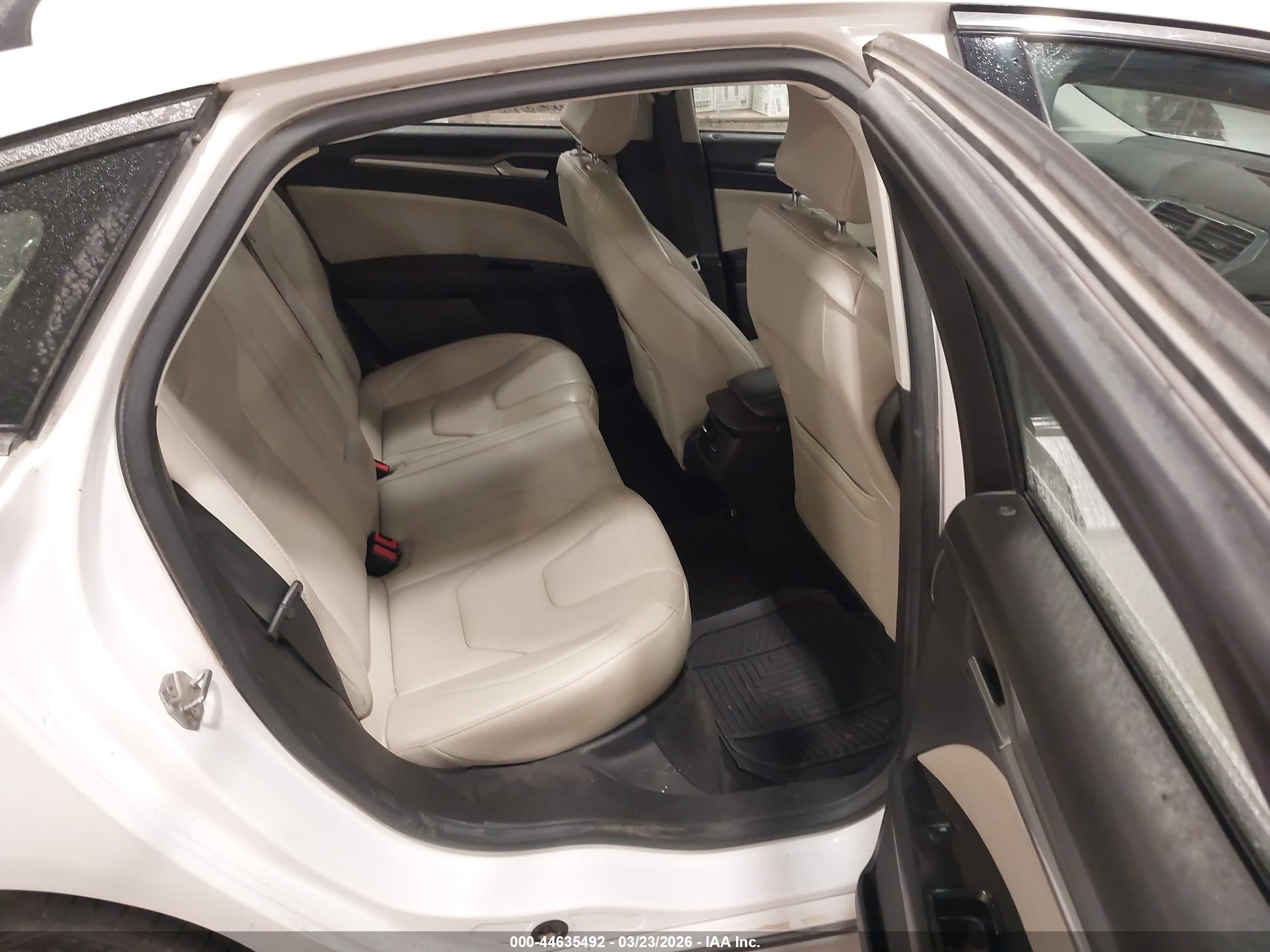 FORD FUSION image 8