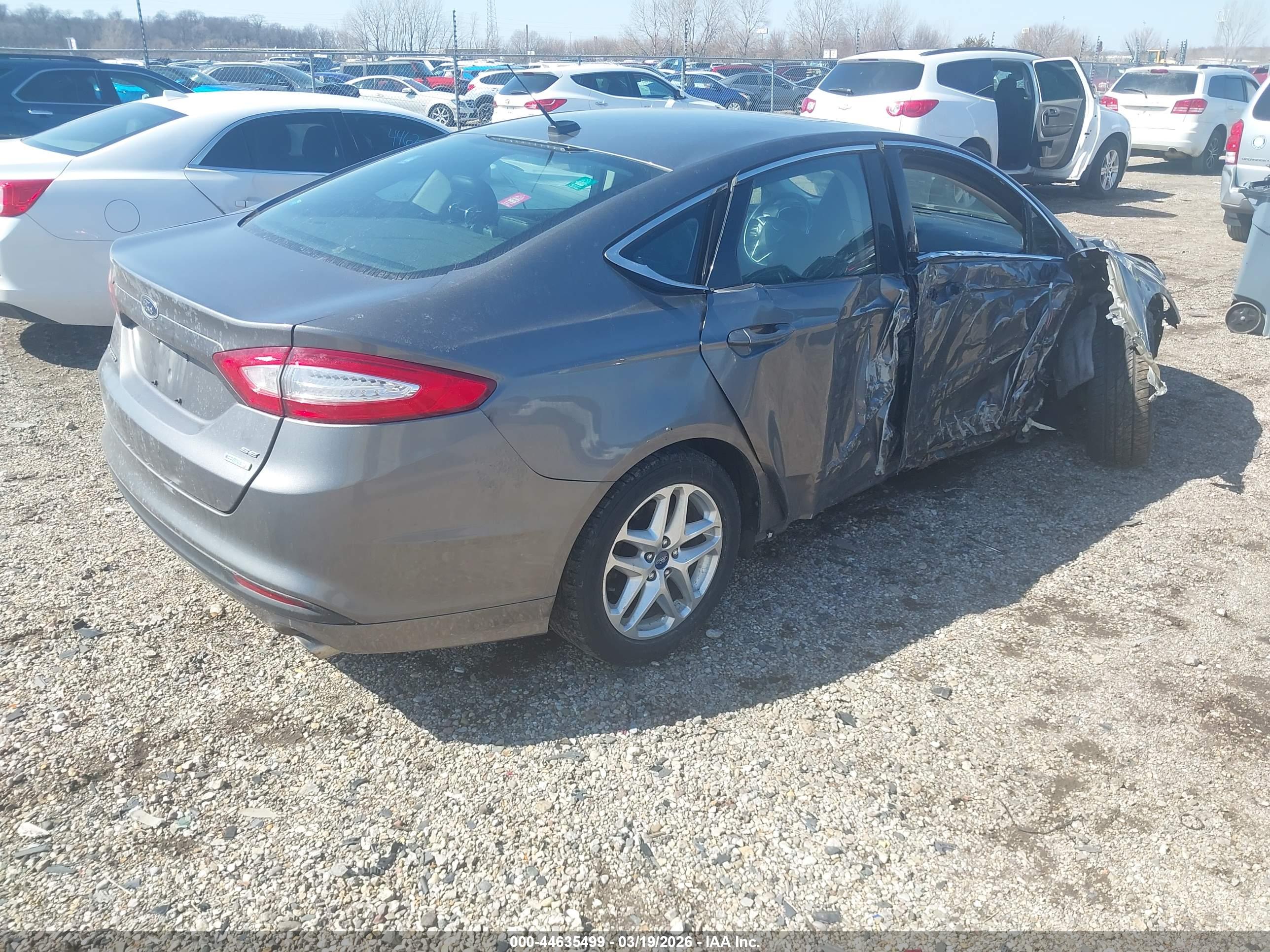 FORD FUSION image 4
