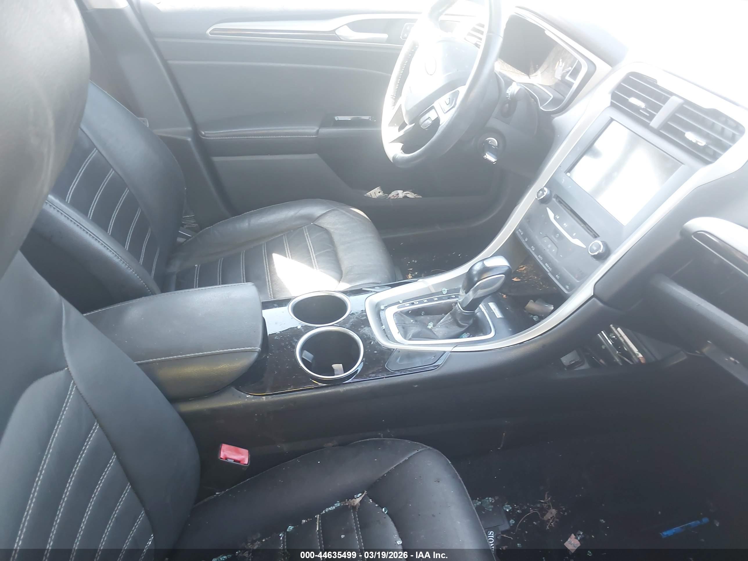 FORD FUSION image 5
