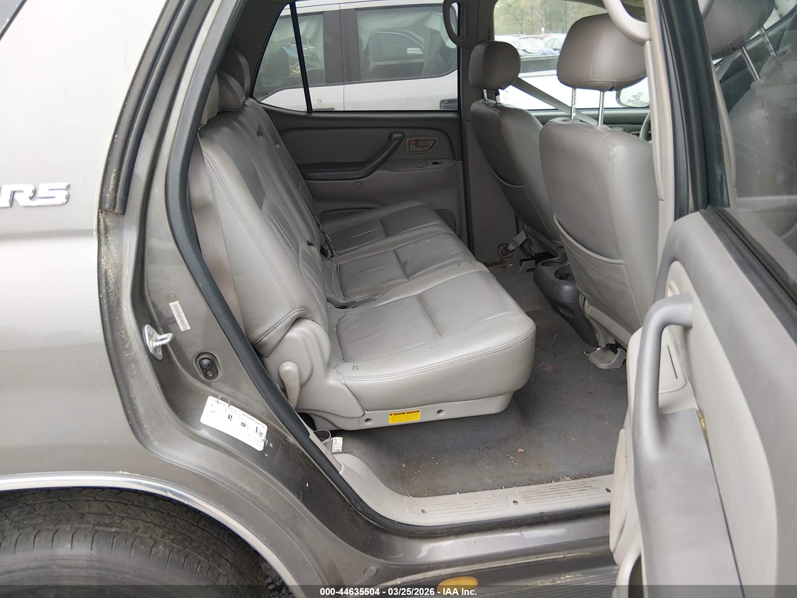 TOYOTA SEQUOIA image 8
