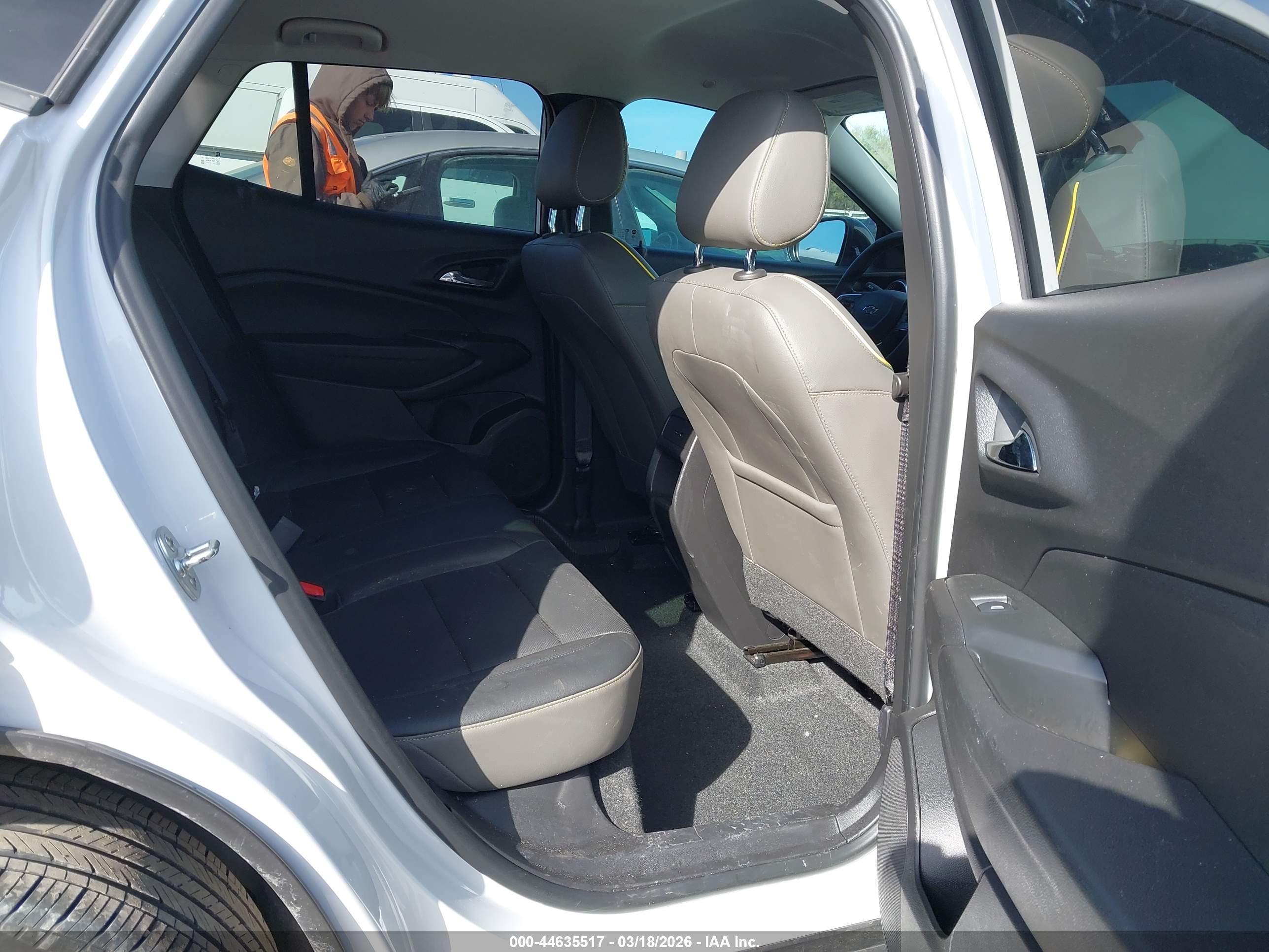 CHEVROLET TRAX image 8