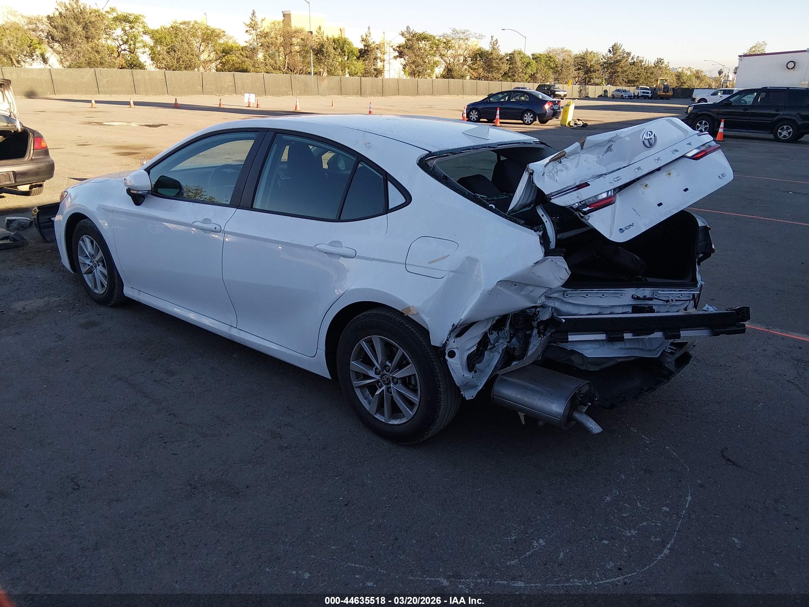 TOYOTA CAMRY image 3