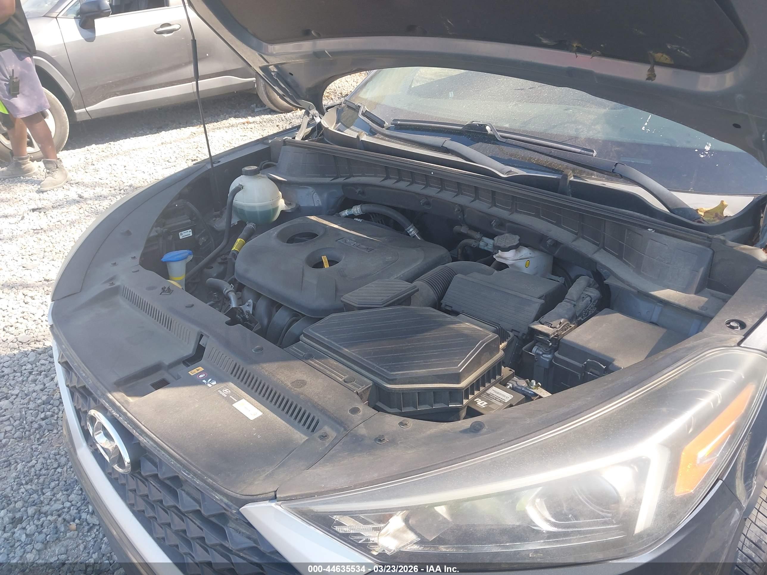HYUNDAI TUCSON image 10