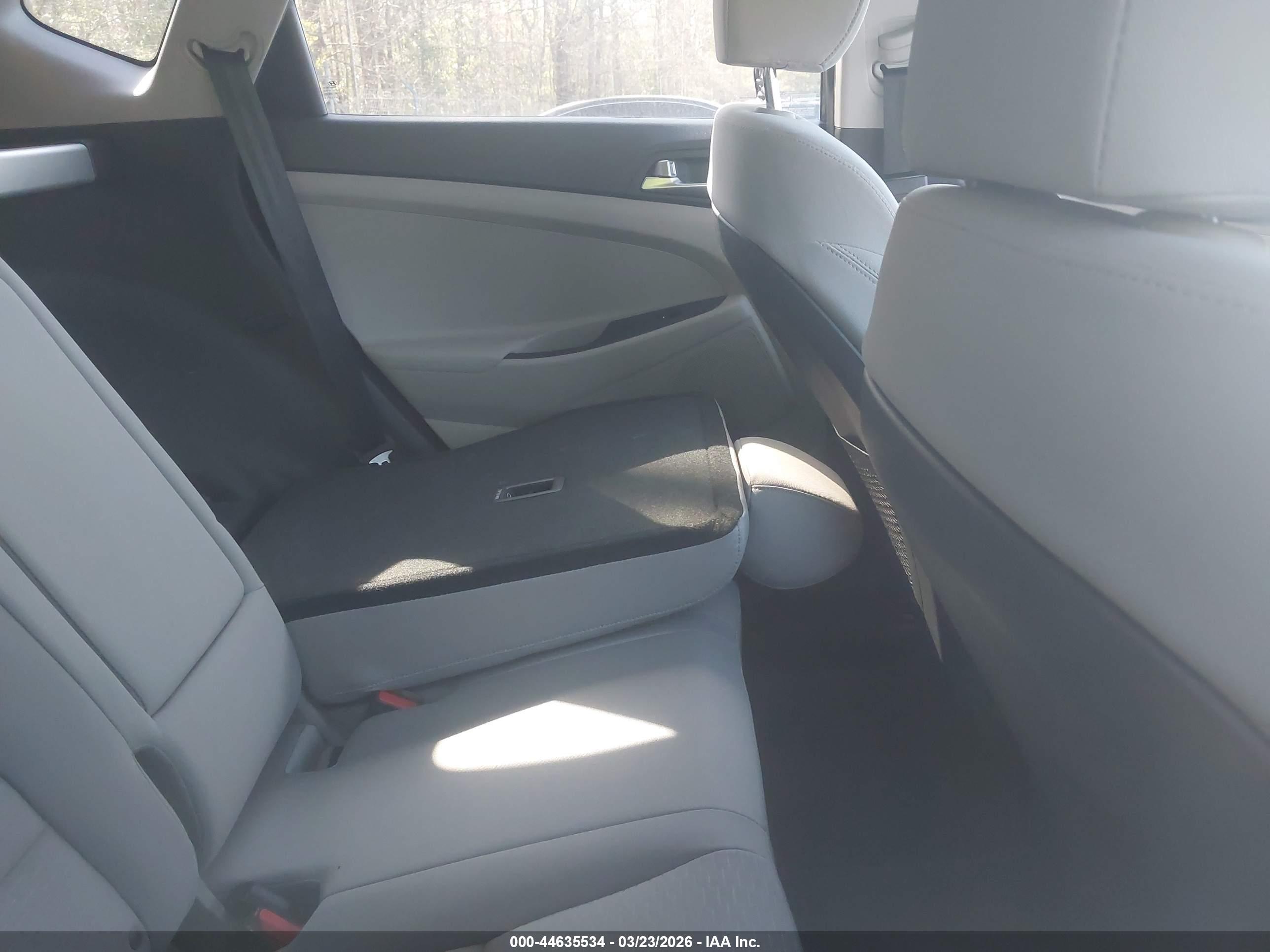 HYUNDAI TUCSON image 8