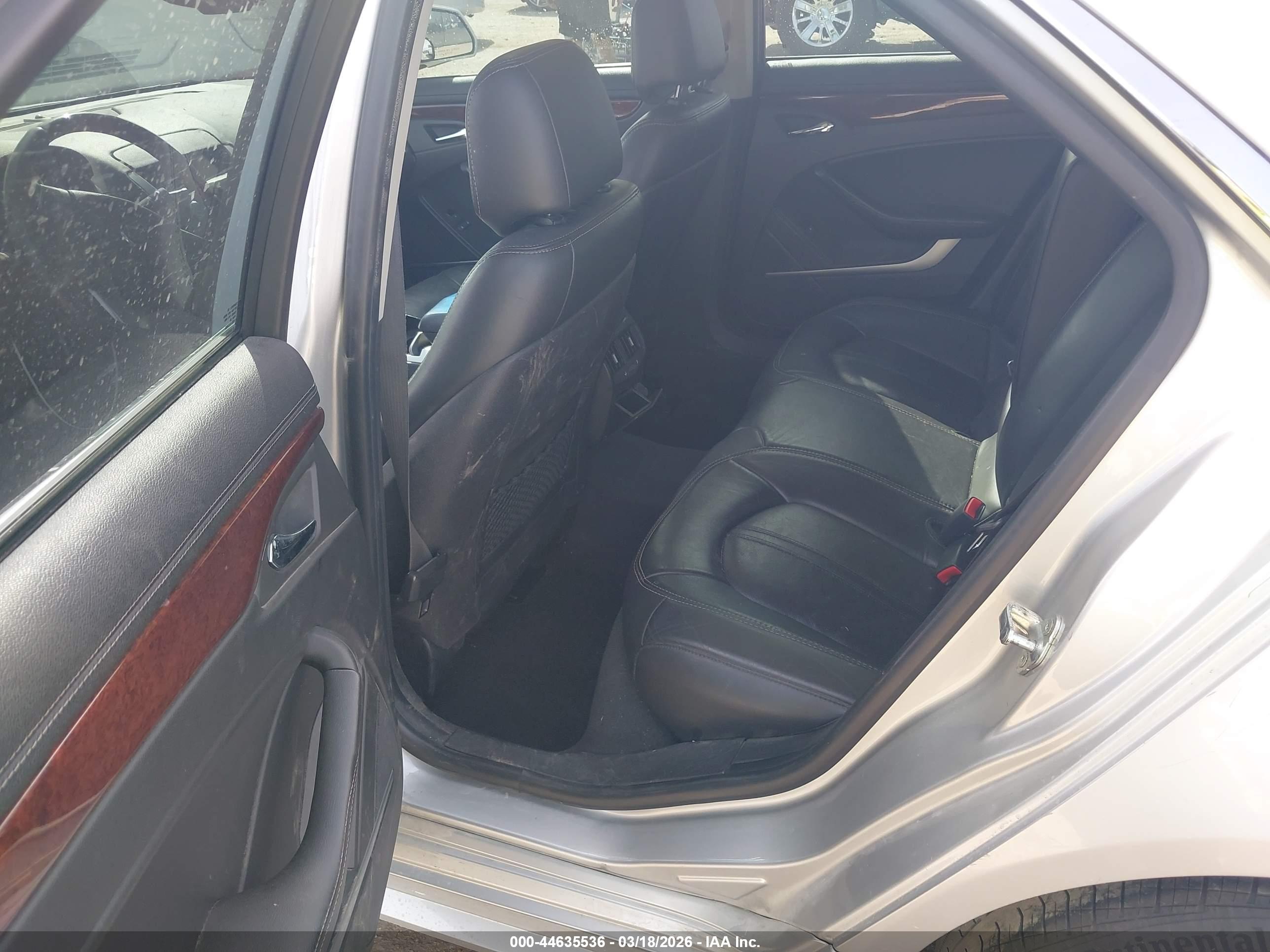 CADILLAC CTS image 8