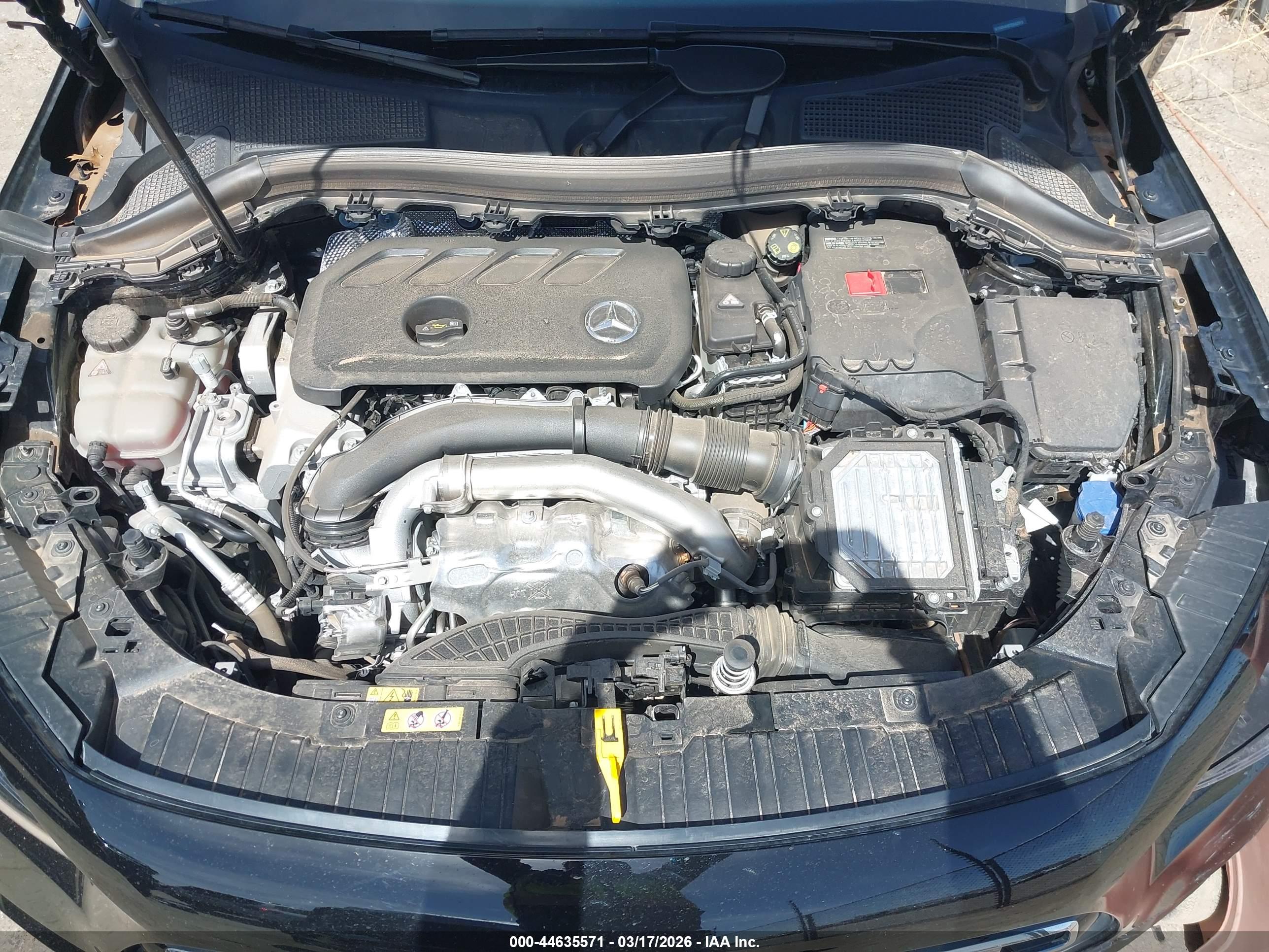 MERCEDES-BENZ GLA image 10
