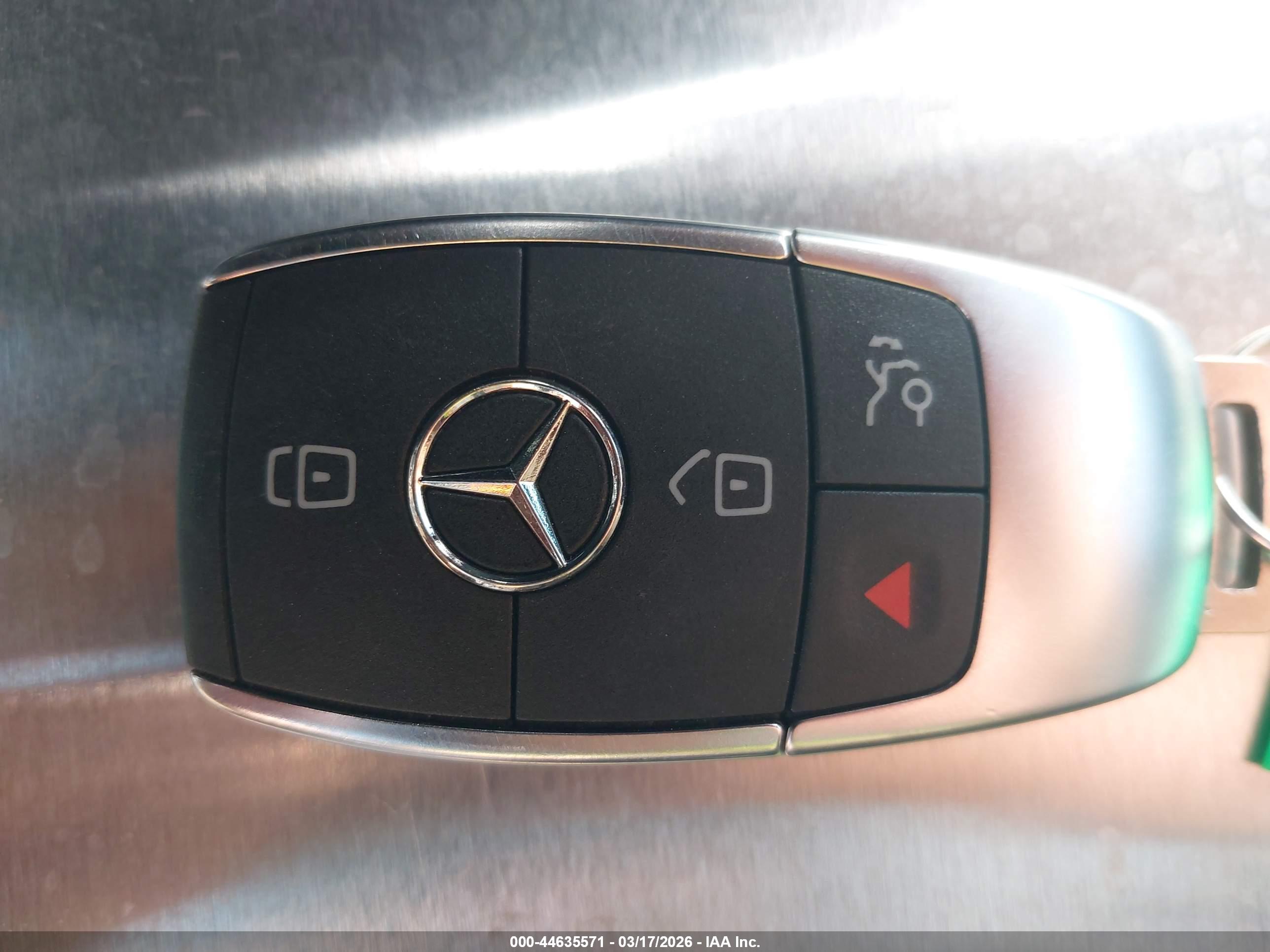 MERCEDES-BENZ GLA image 11