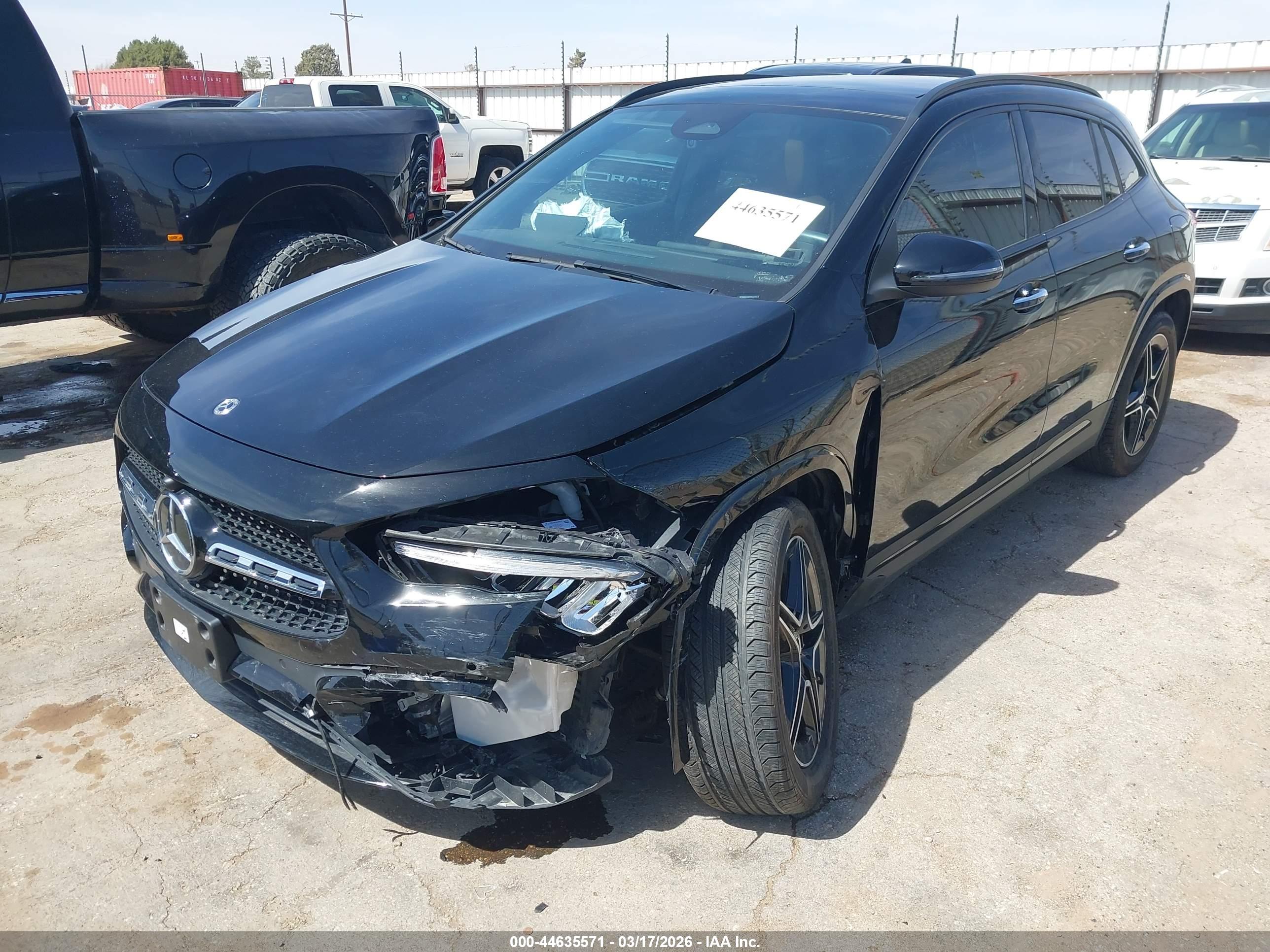 MERCEDES-BENZ GLA image 2