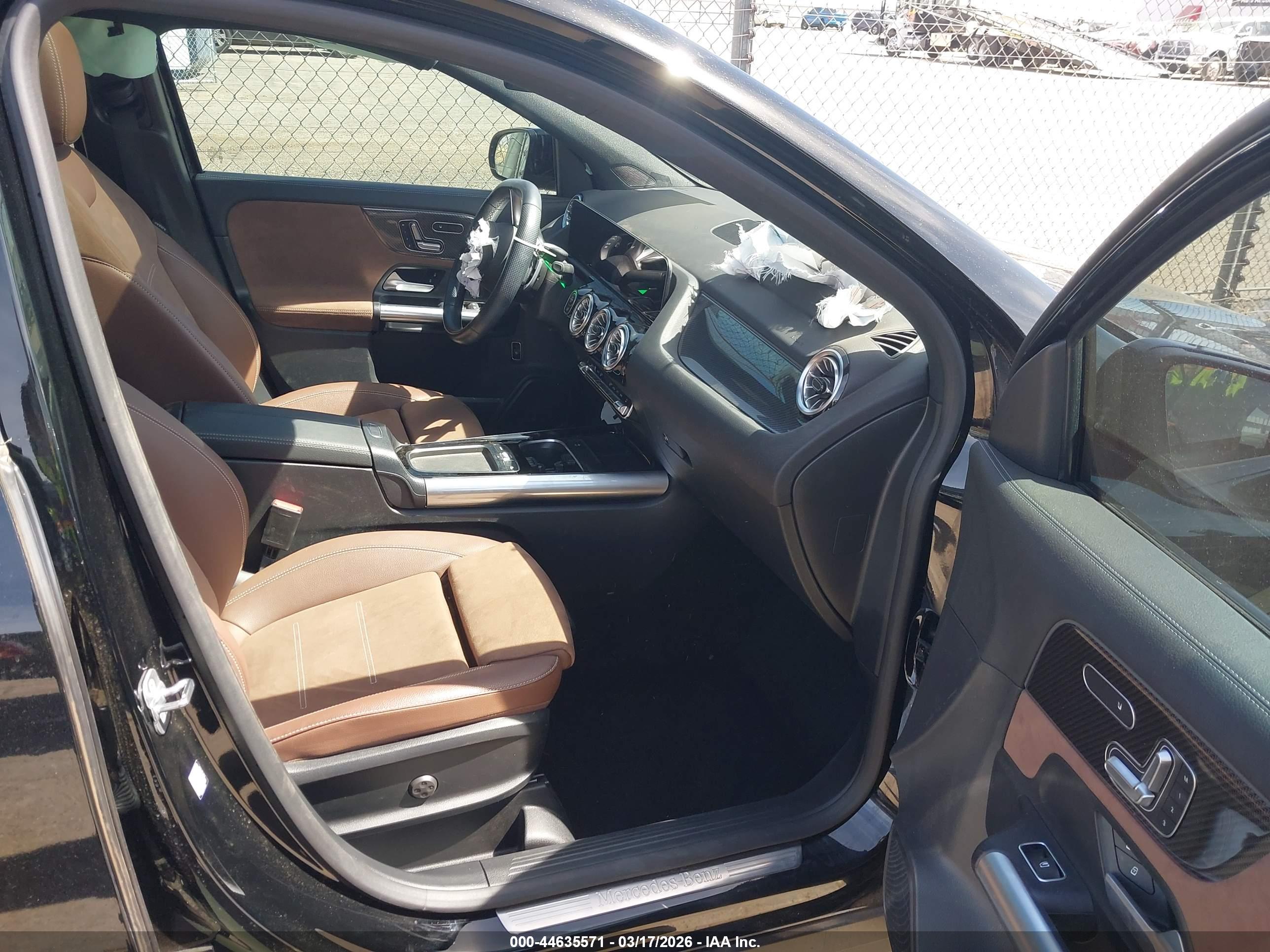 MERCEDES-BENZ GLA image 5