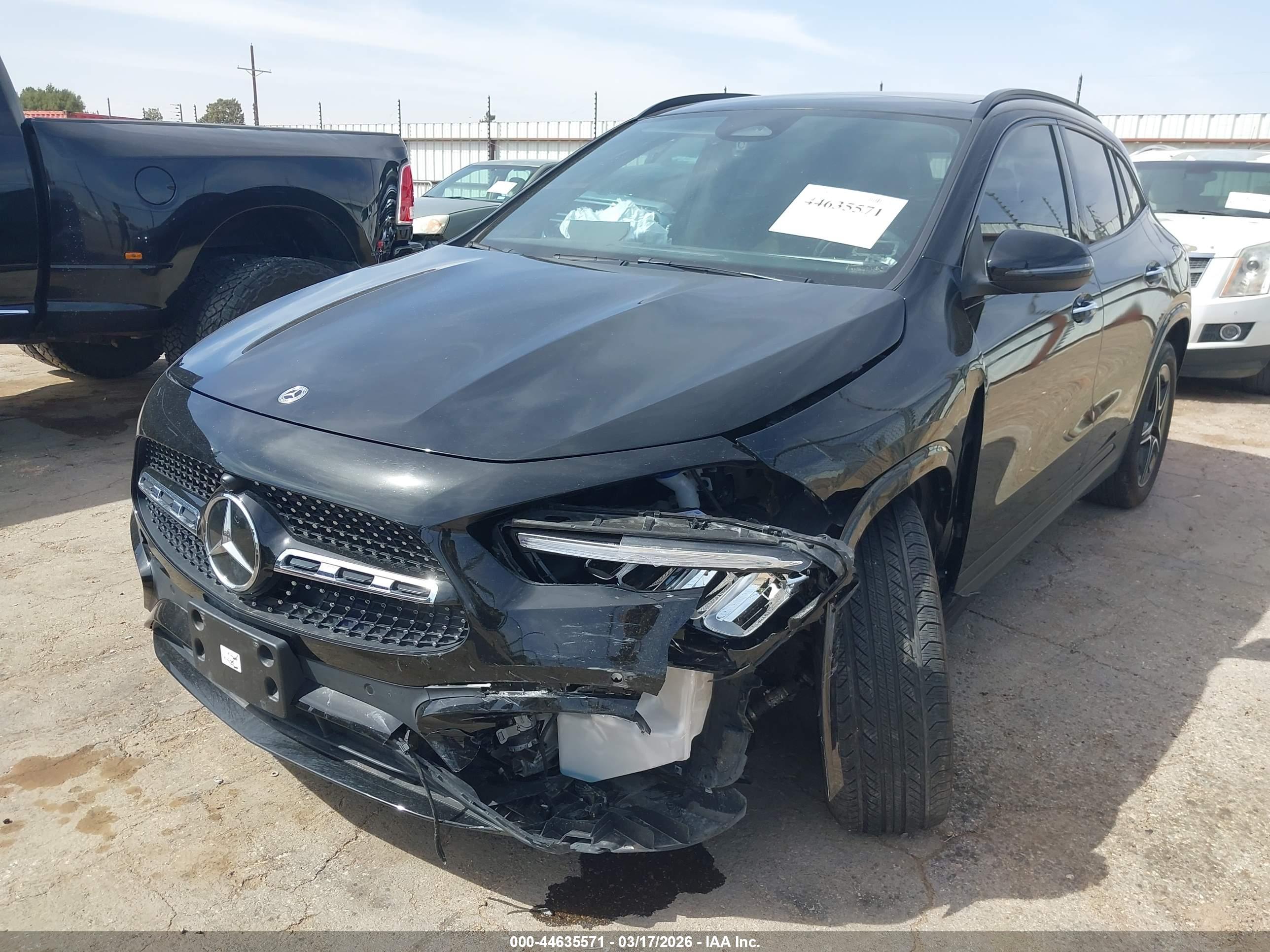 MERCEDES-BENZ GLA image 6