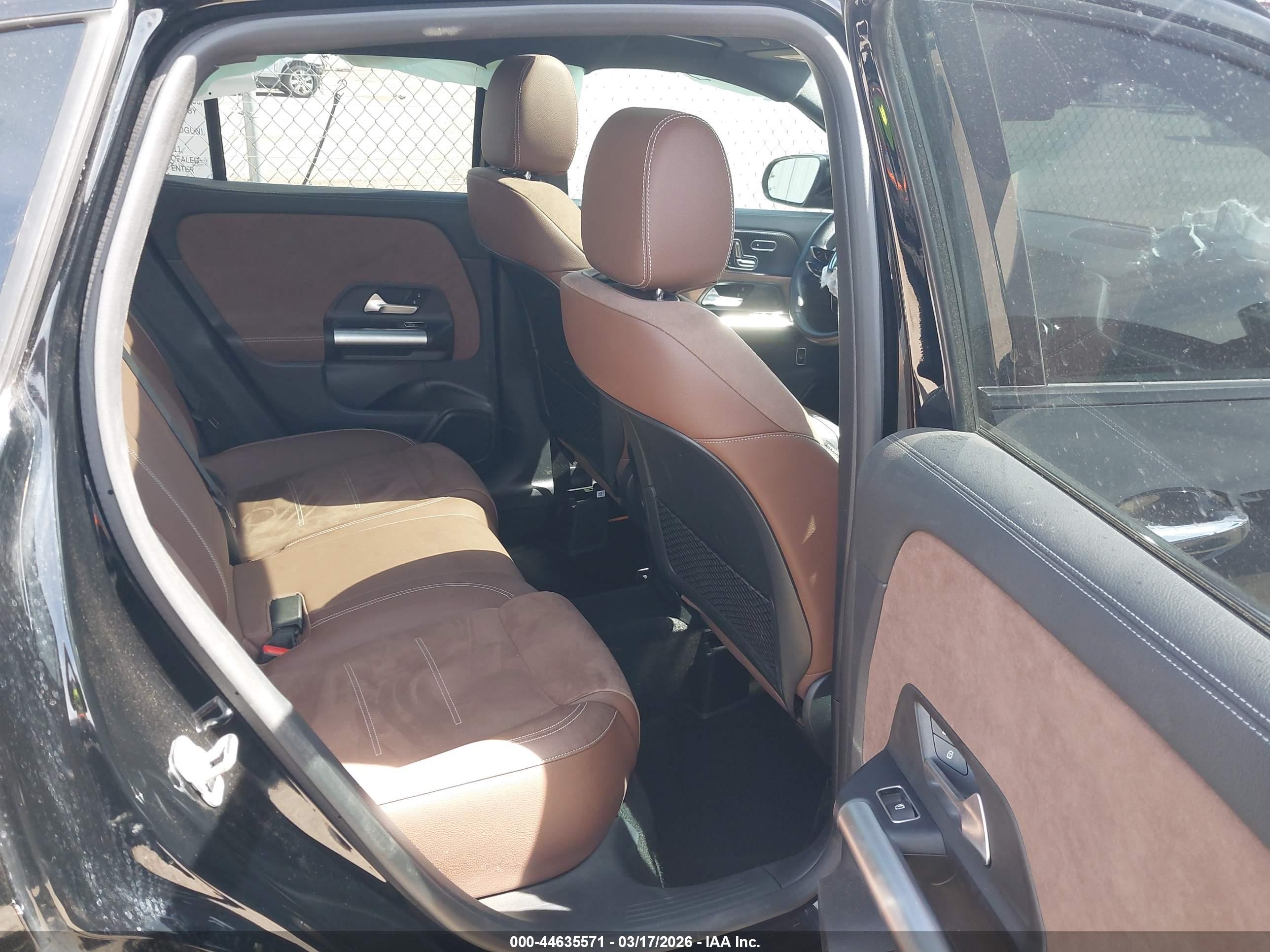 MERCEDES-BENZ GLA image 8