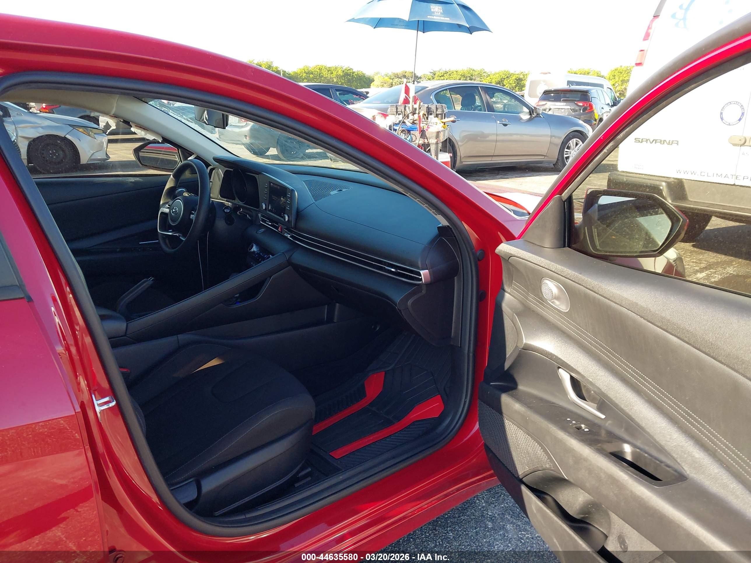 HYUNDAI ELANTRA image 5