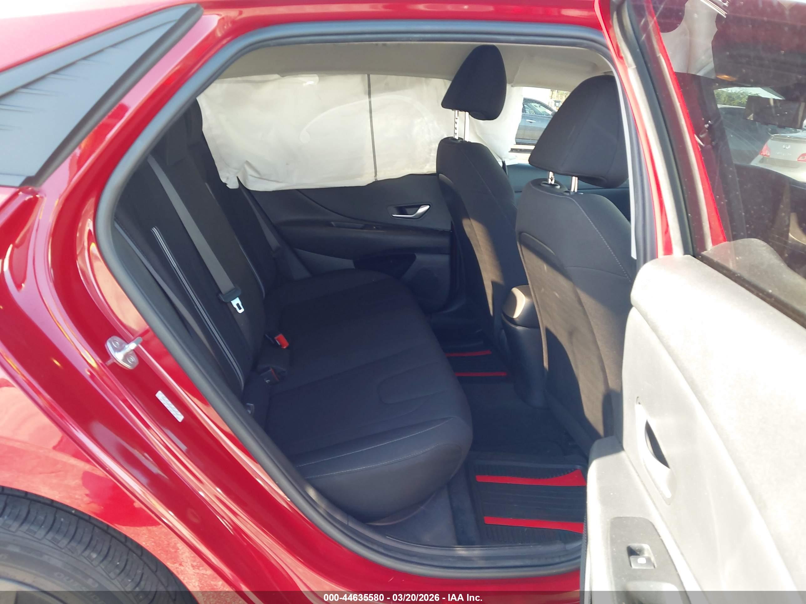 HYUNDAI ELANTRA image 8