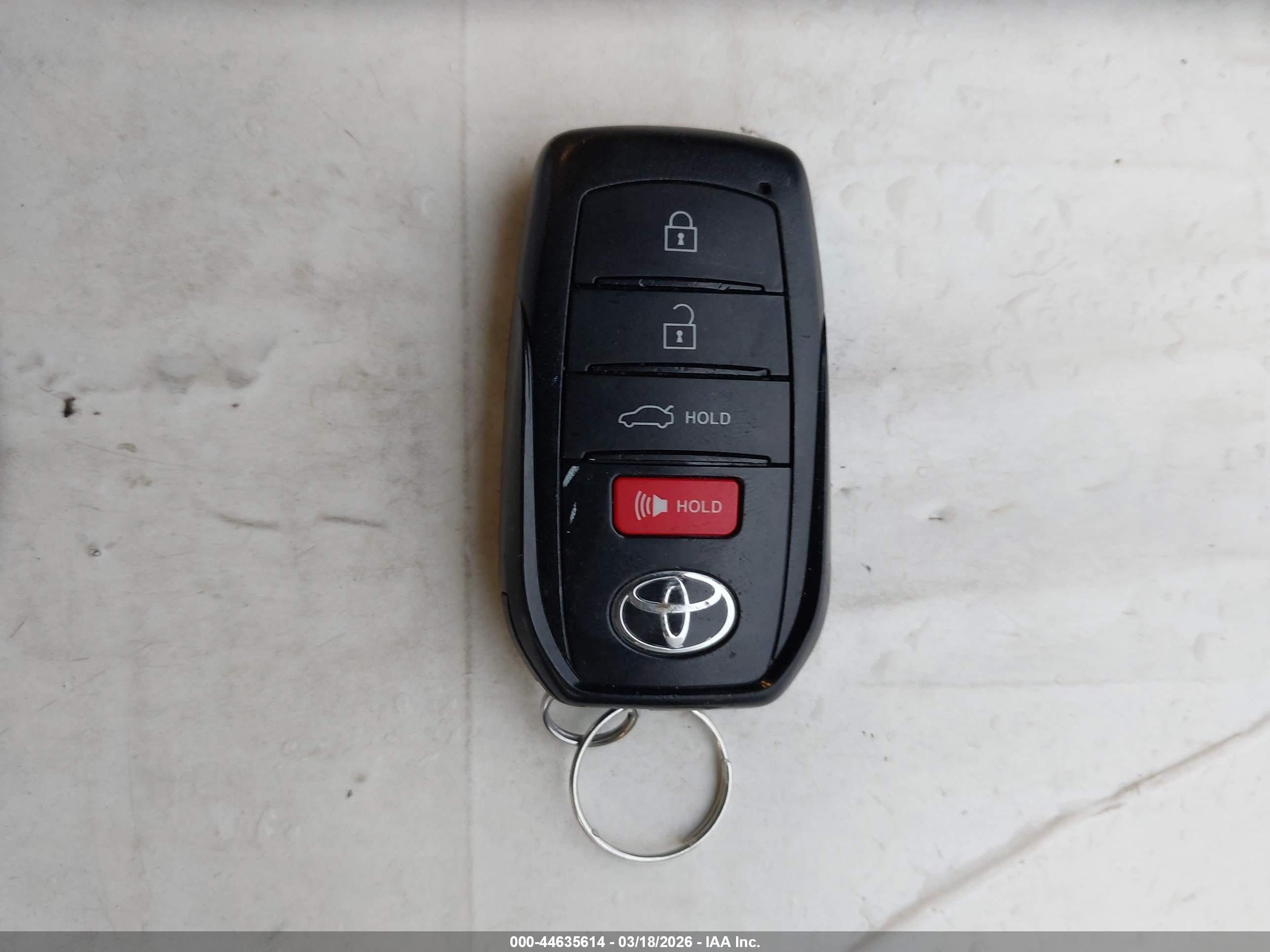 TOYOTA CAMRY image 11