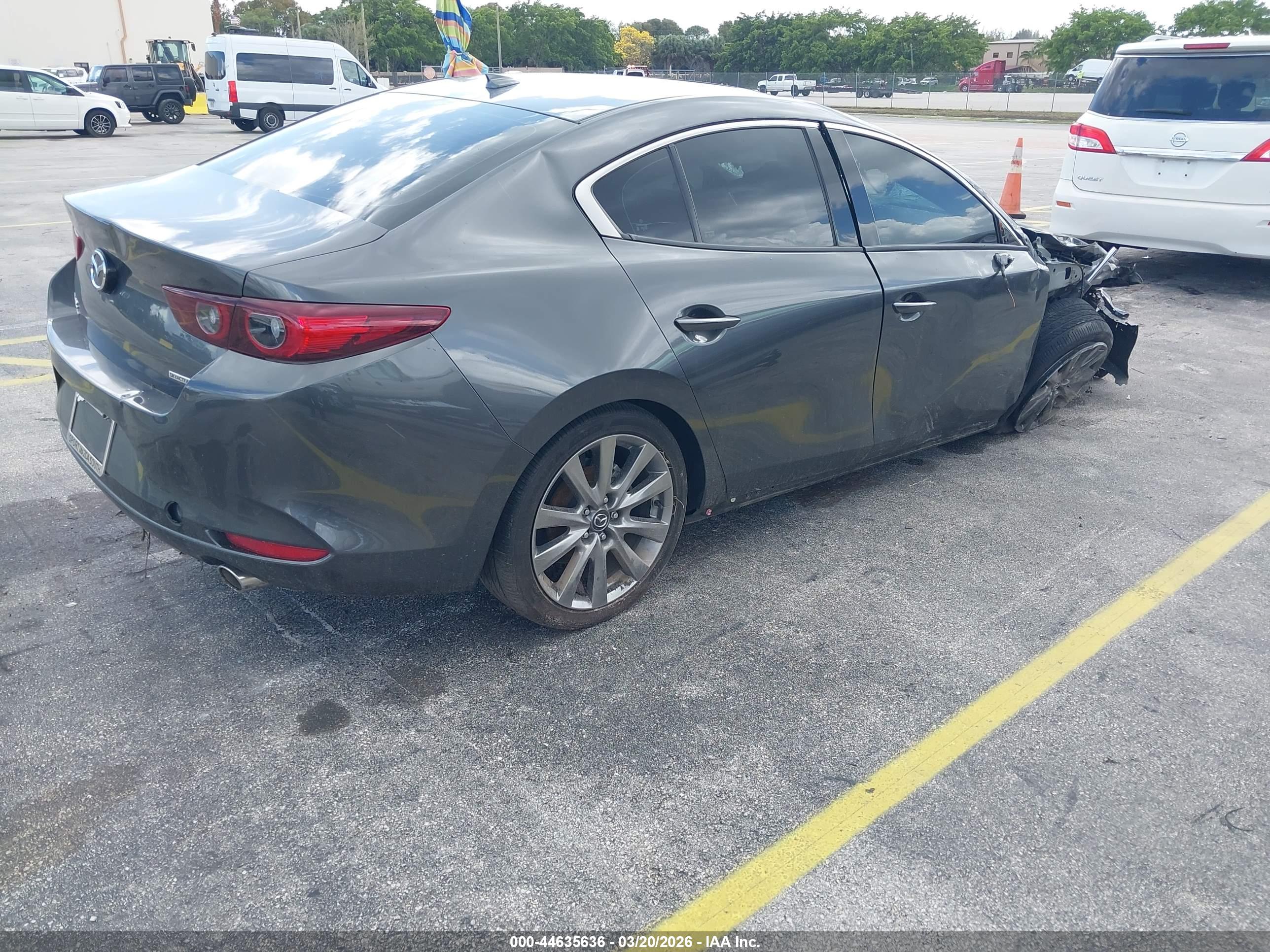 MAZDA MAZDA3 image 4
