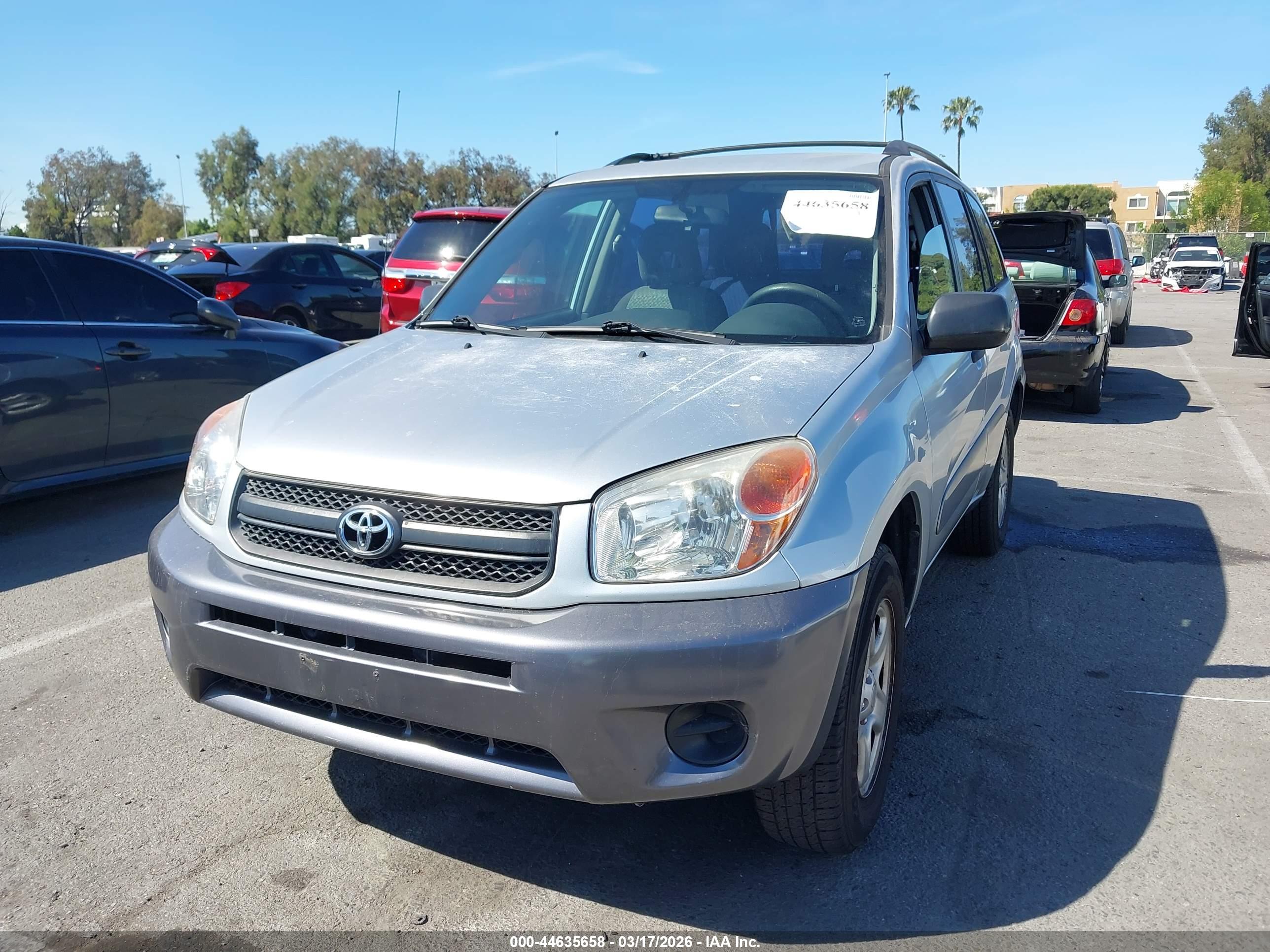TOYOTA RAV4 image 2