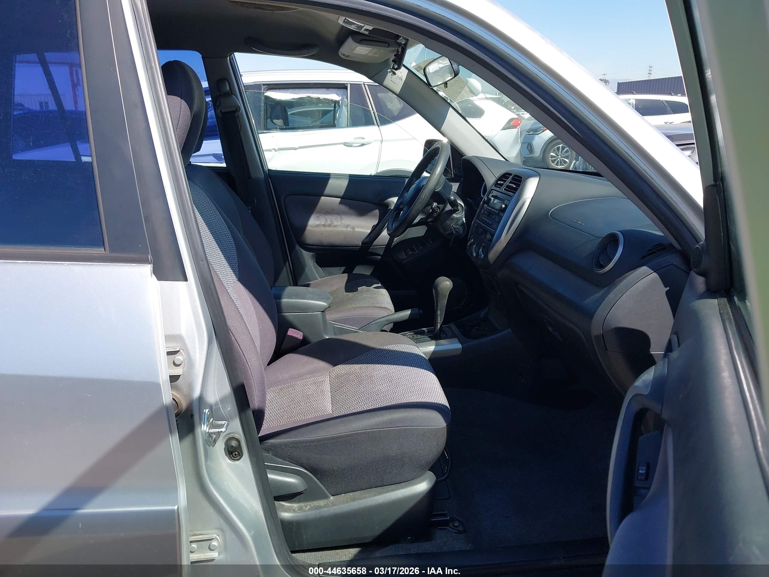 TOYOTA RAV4 image 5