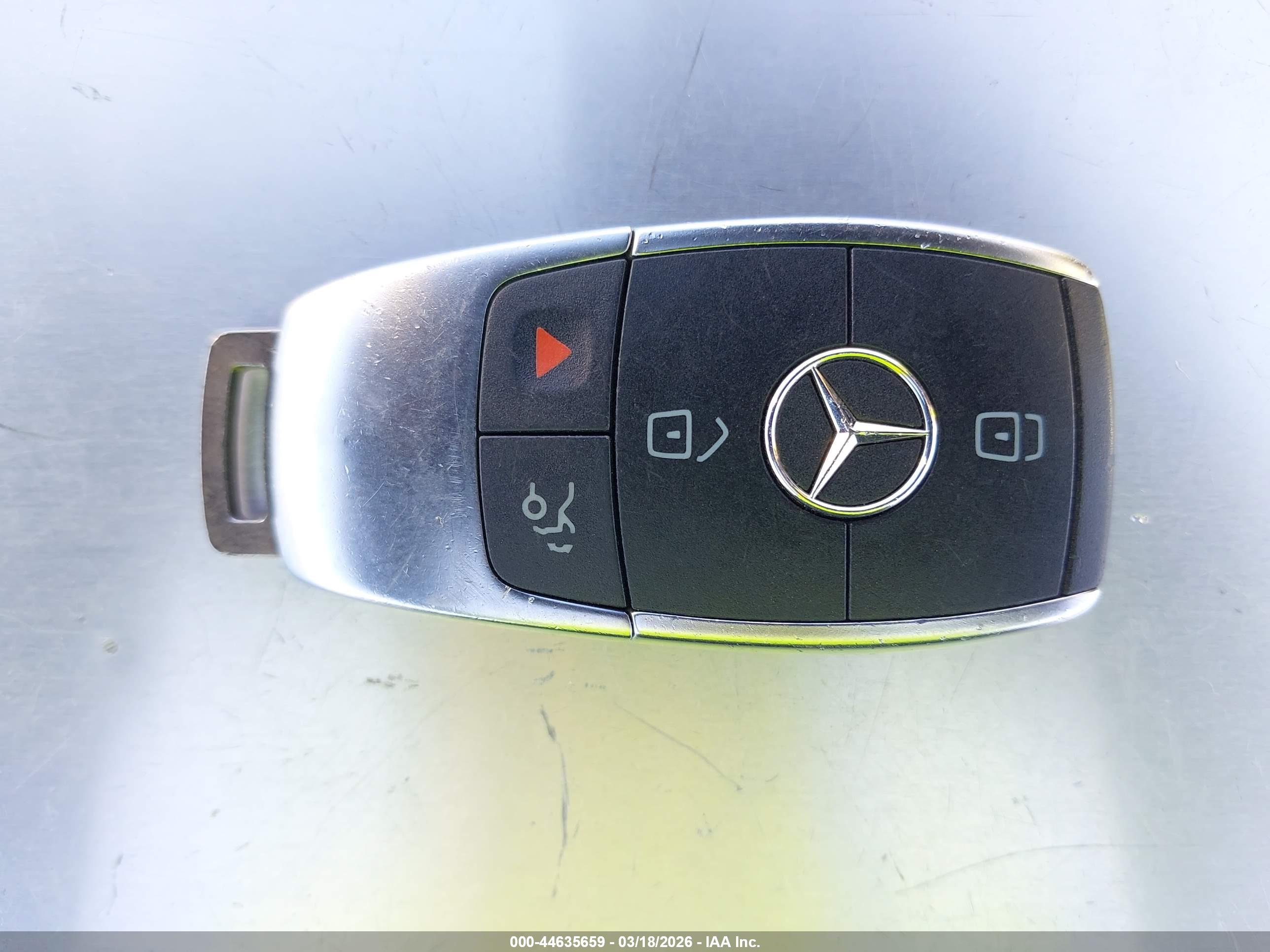 MERCEDES-BENZ GLC image 11