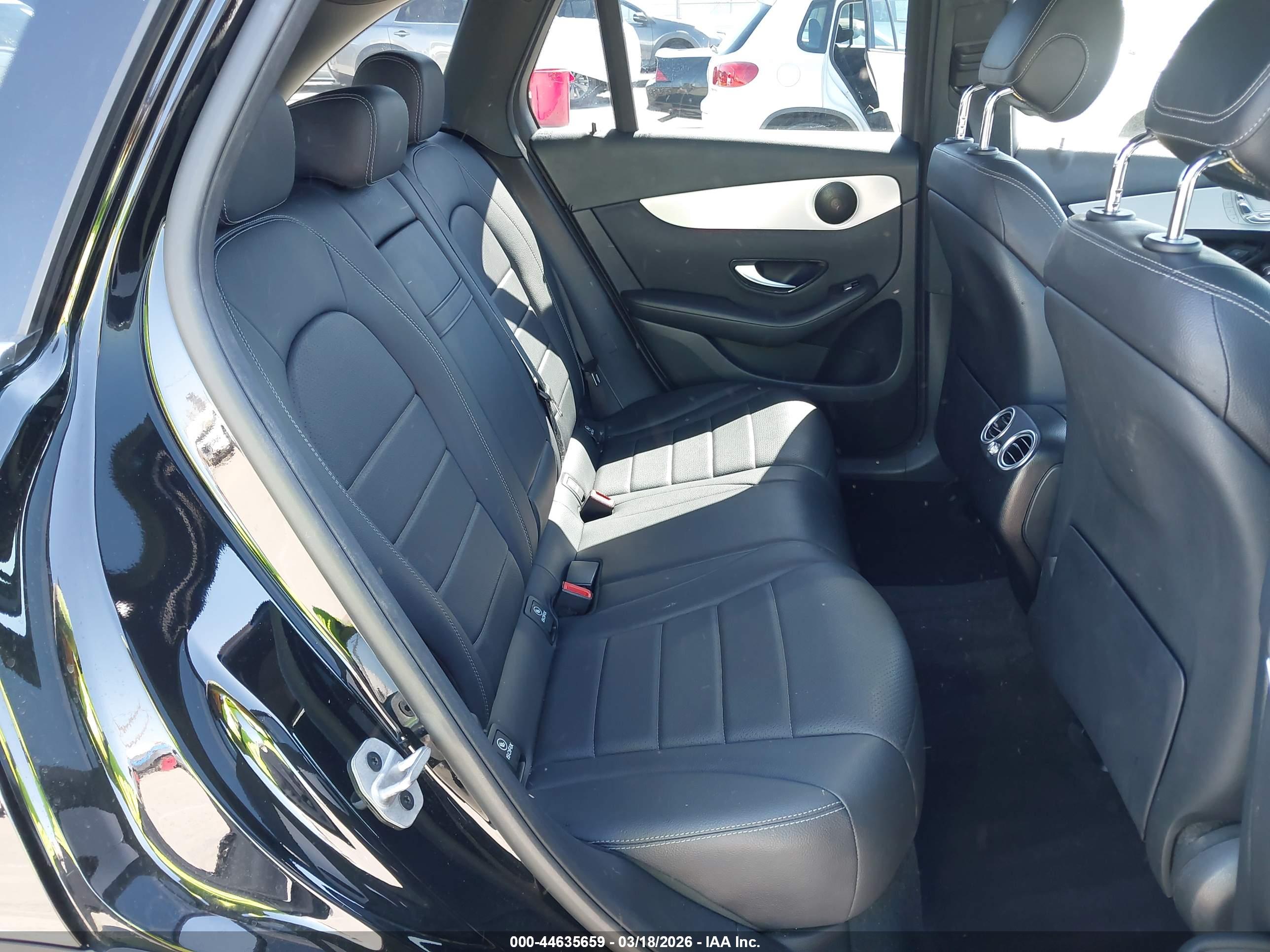 MERCEDES-BENZ GLC image 8