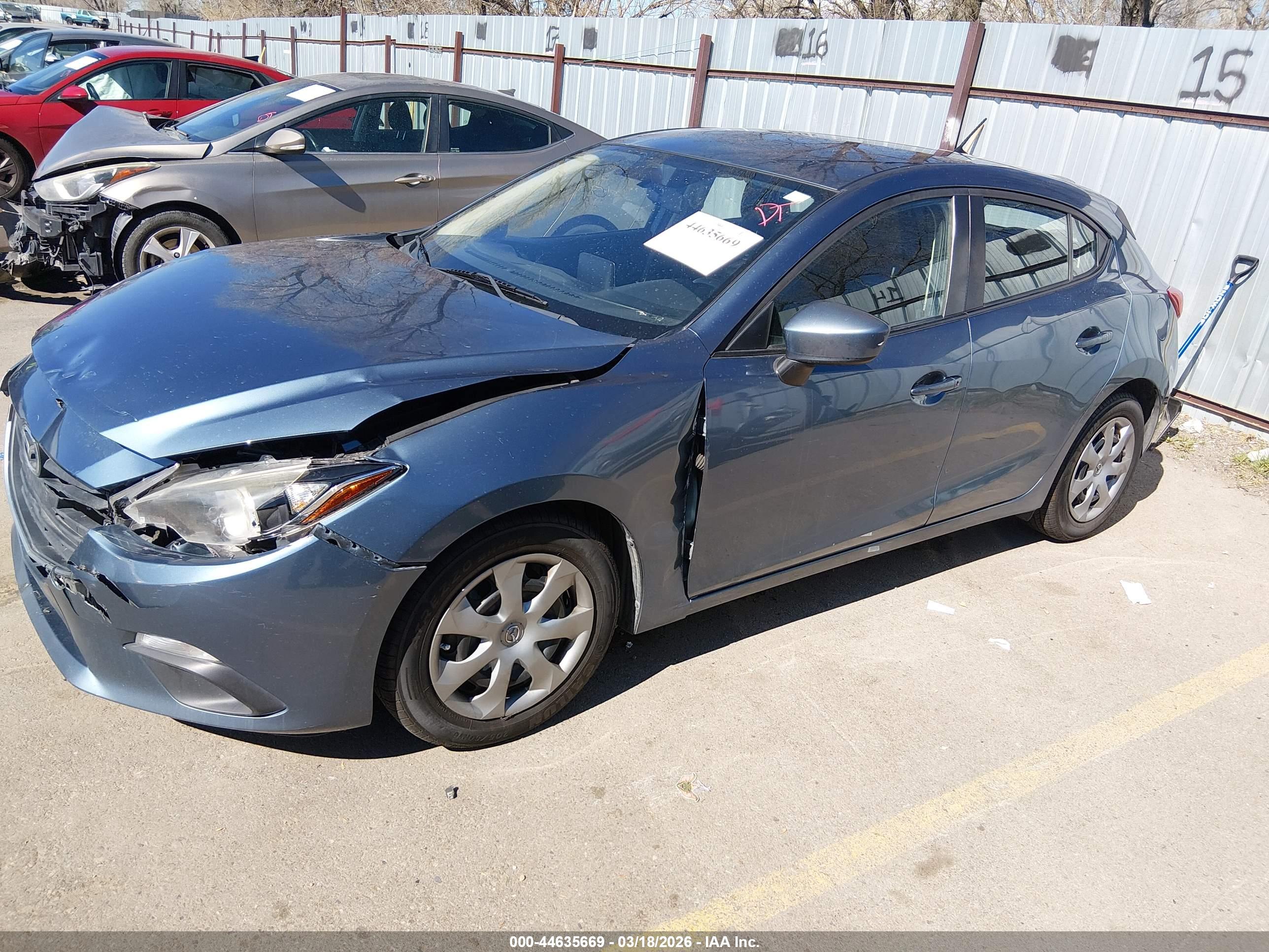 MAZDA MAZDA3 image 2