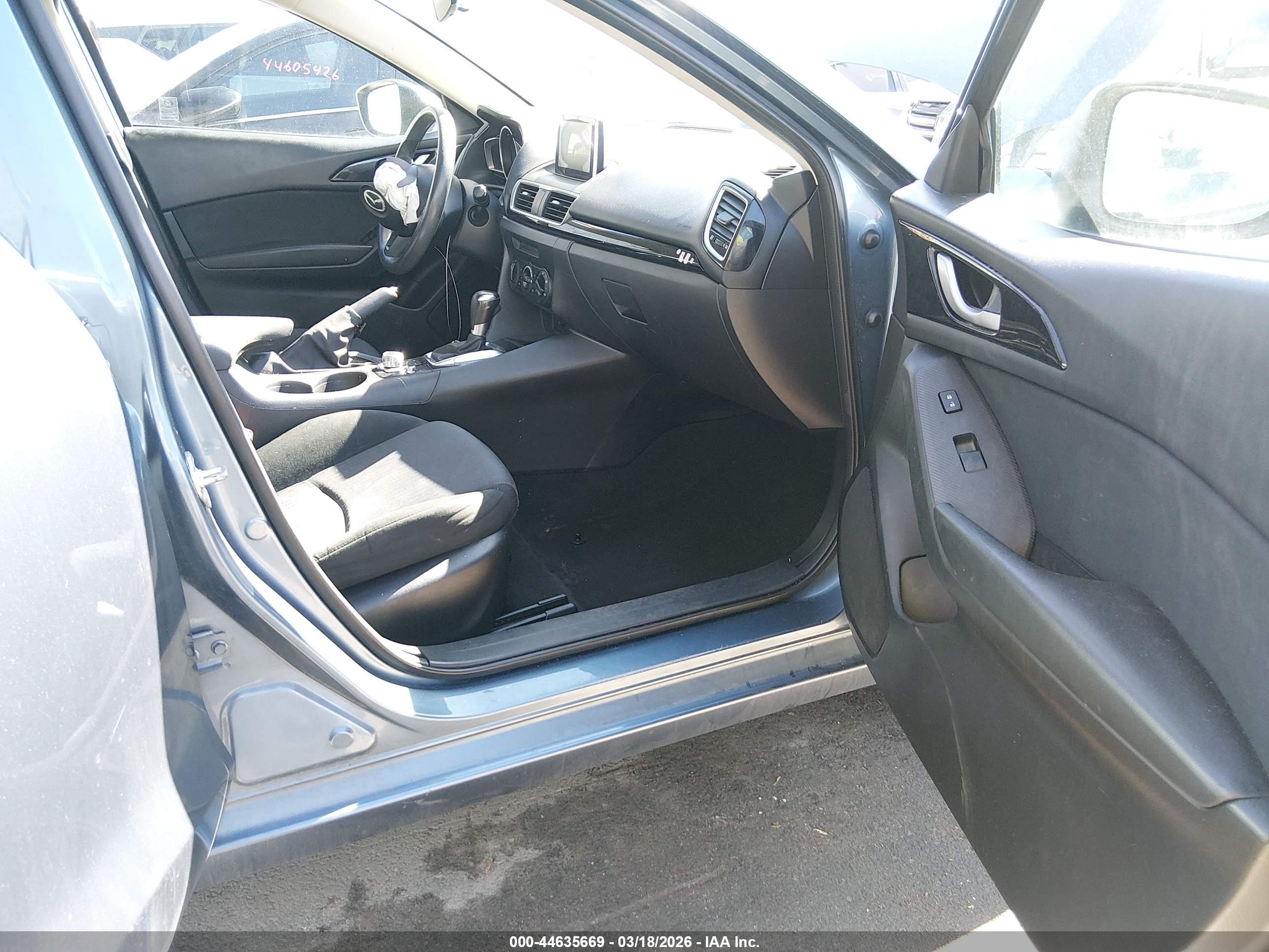 MAZDA MAZDA3 image 5