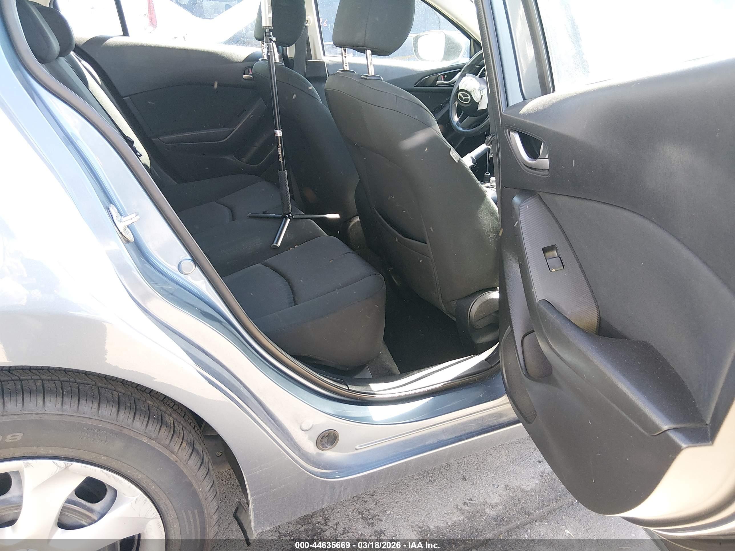 MAZDA MAZDA3 image 8