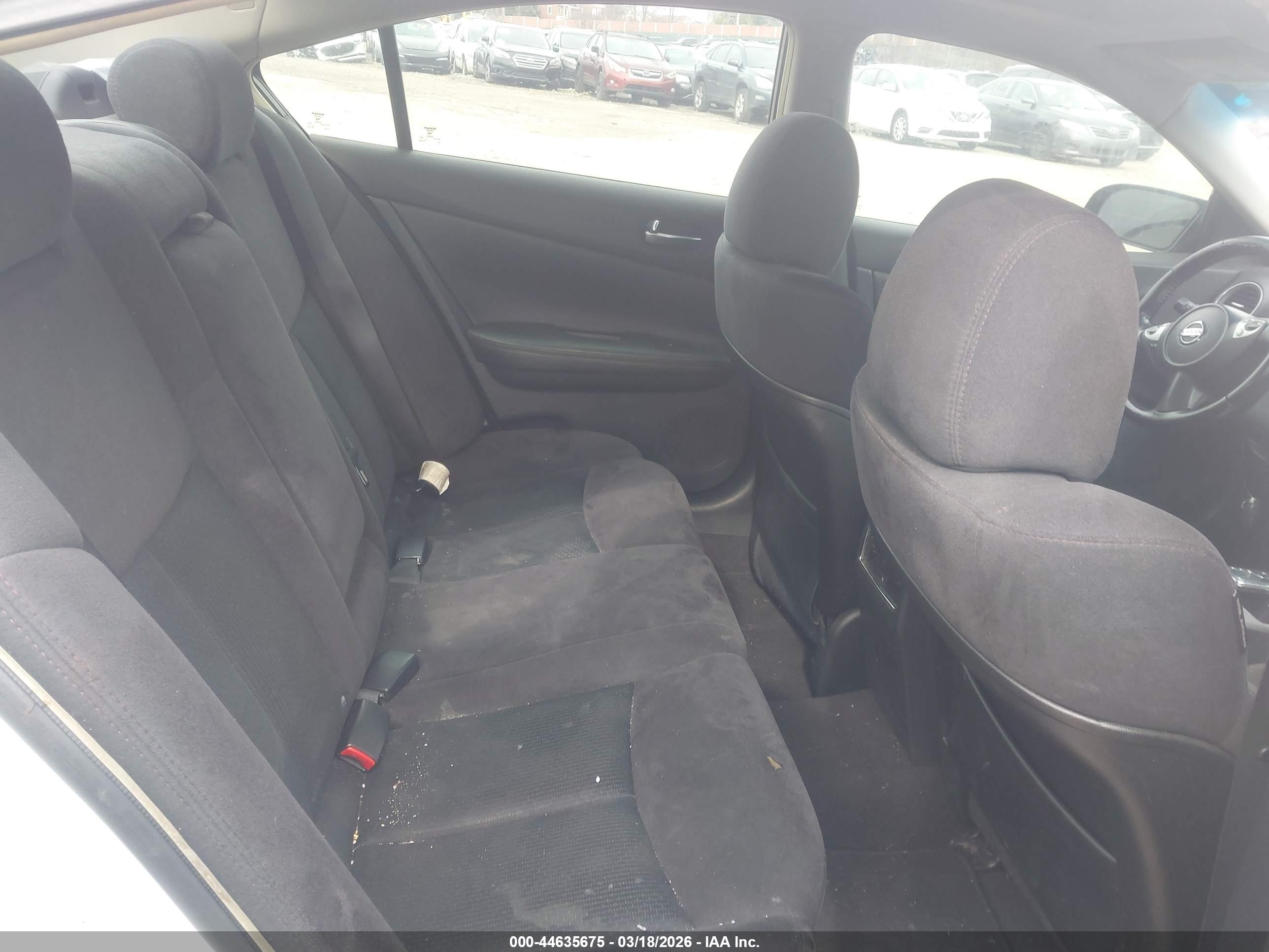 NISSAN MAXIMA image 8