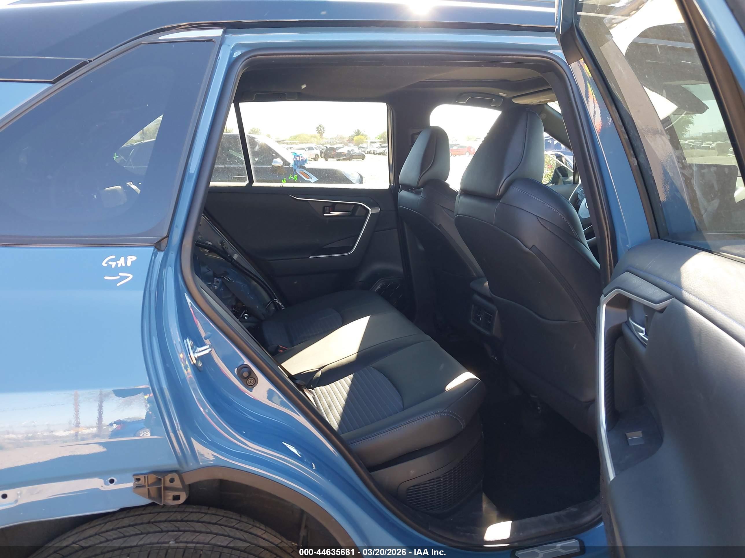 TOYOTA RAV4 image 8