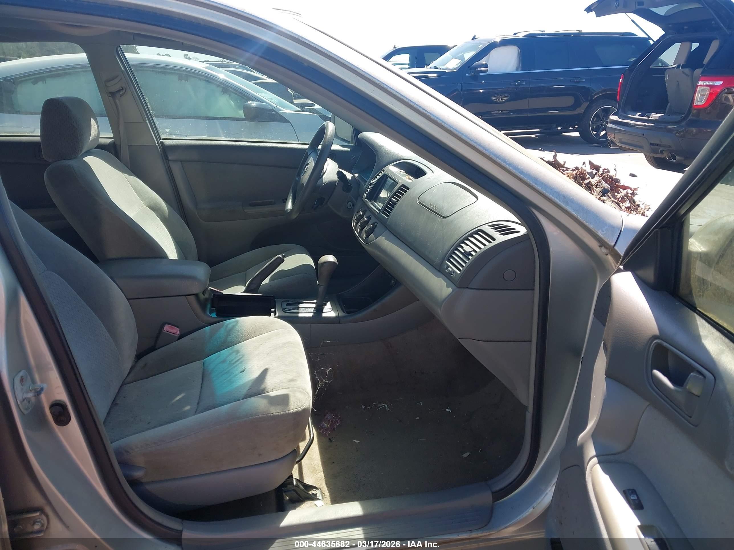 TOYOTA CAMRY image 5