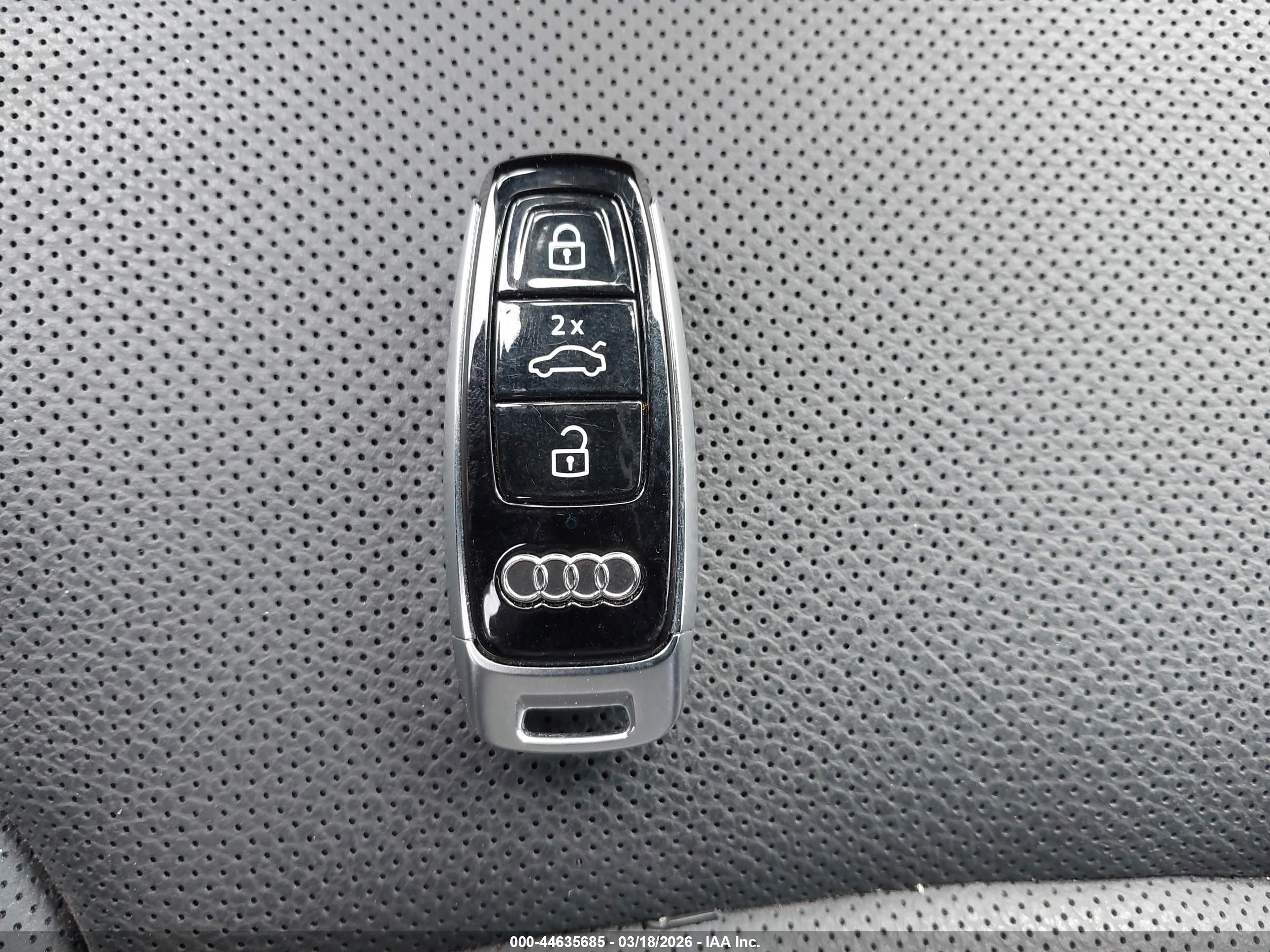 AUDI Q8 image 11