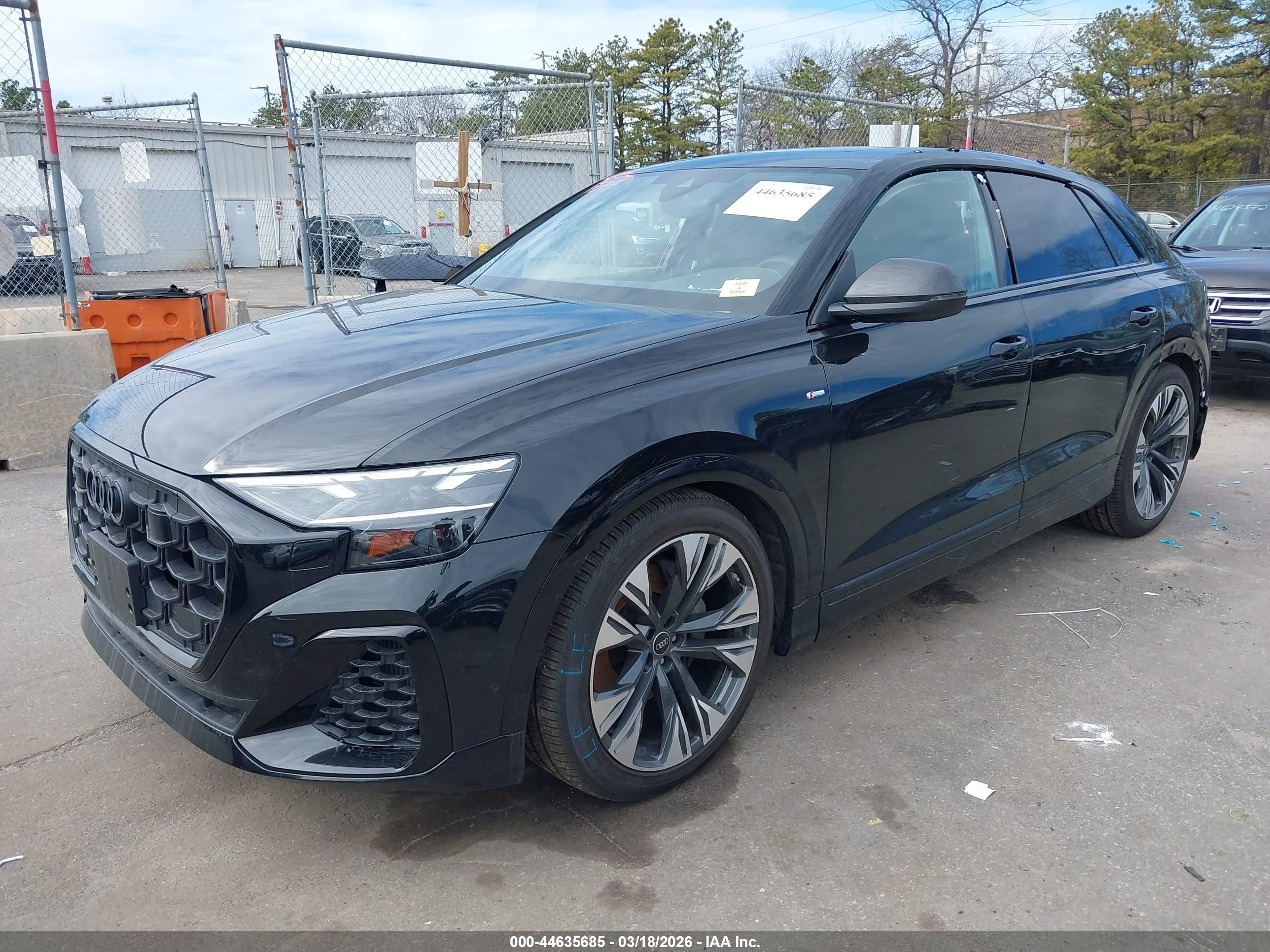 AUDI Q8 image 2